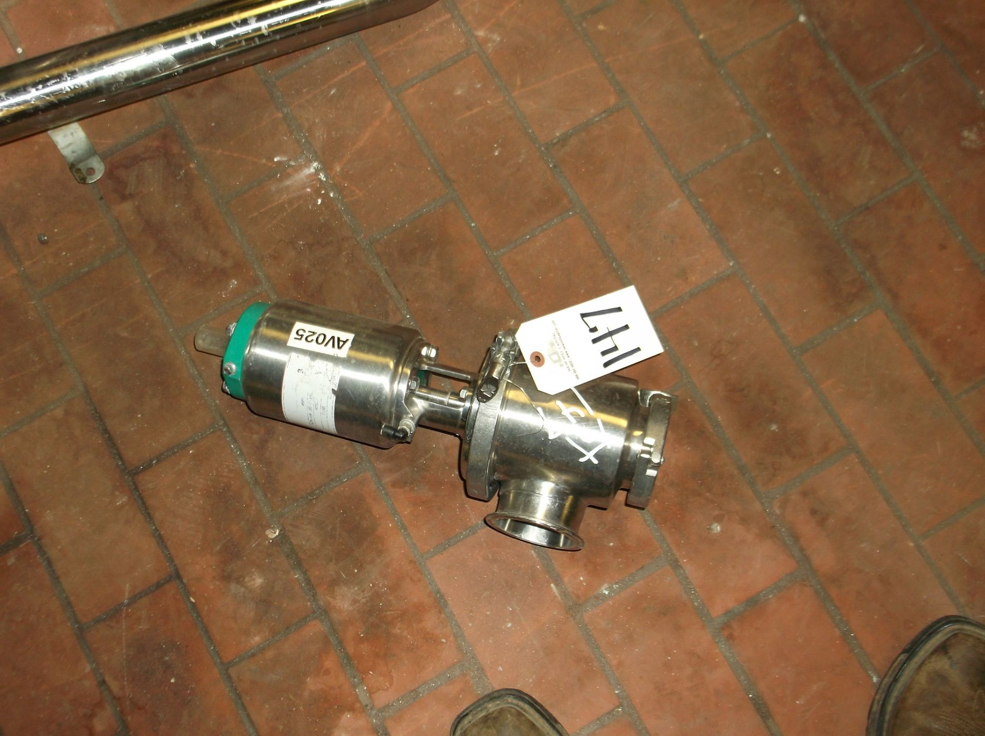 3in Tri Clover tank valve | Rigging/Loading Fee: $20