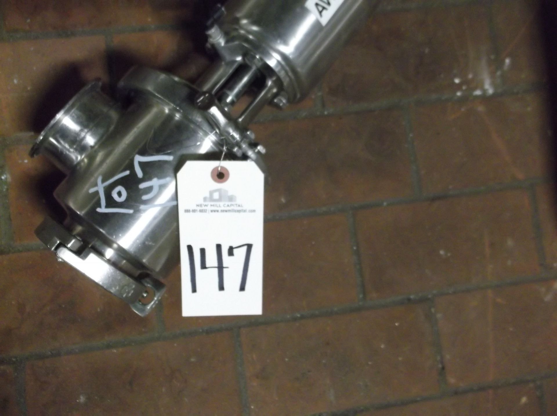 3in Tri Clover tank valve | Rigging/Loading Fee: $20 - Image 2 of 2