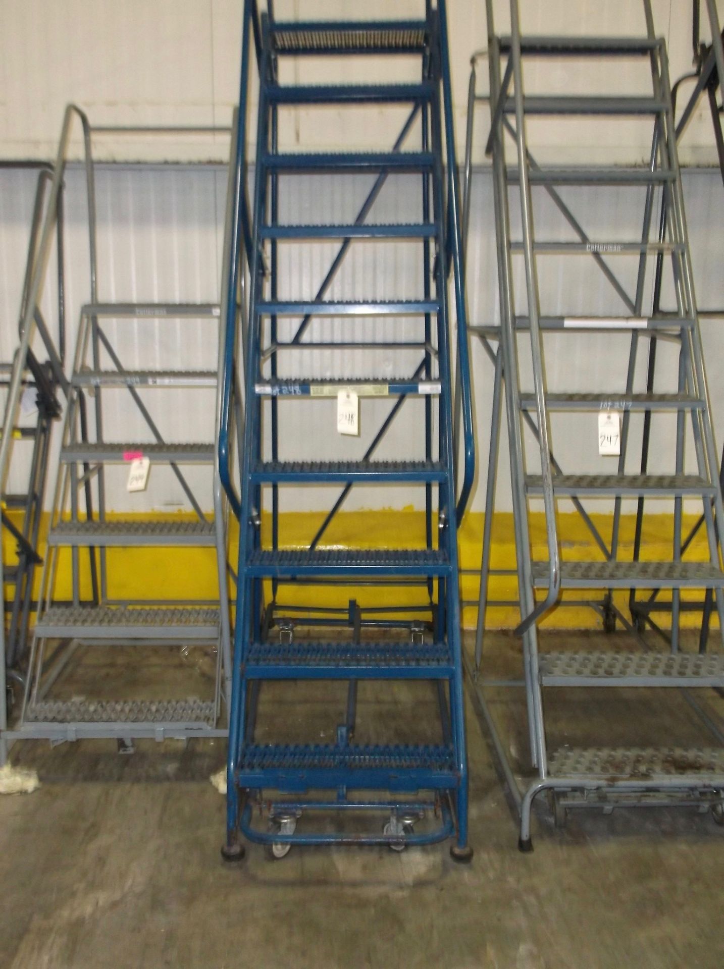 SPG 10 step roll ladder 450 lb capacity | Rigging/Loading Fee: $30