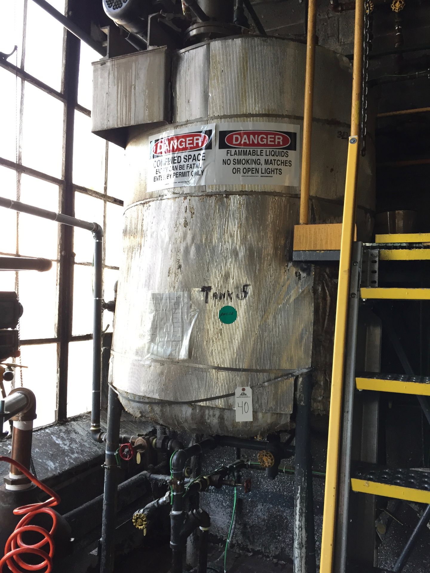 Stainless Steel Tank, Jacketed, Flat Top, Dish Bottom, Top Center Agita | Rigging/Loading Fee: $3000