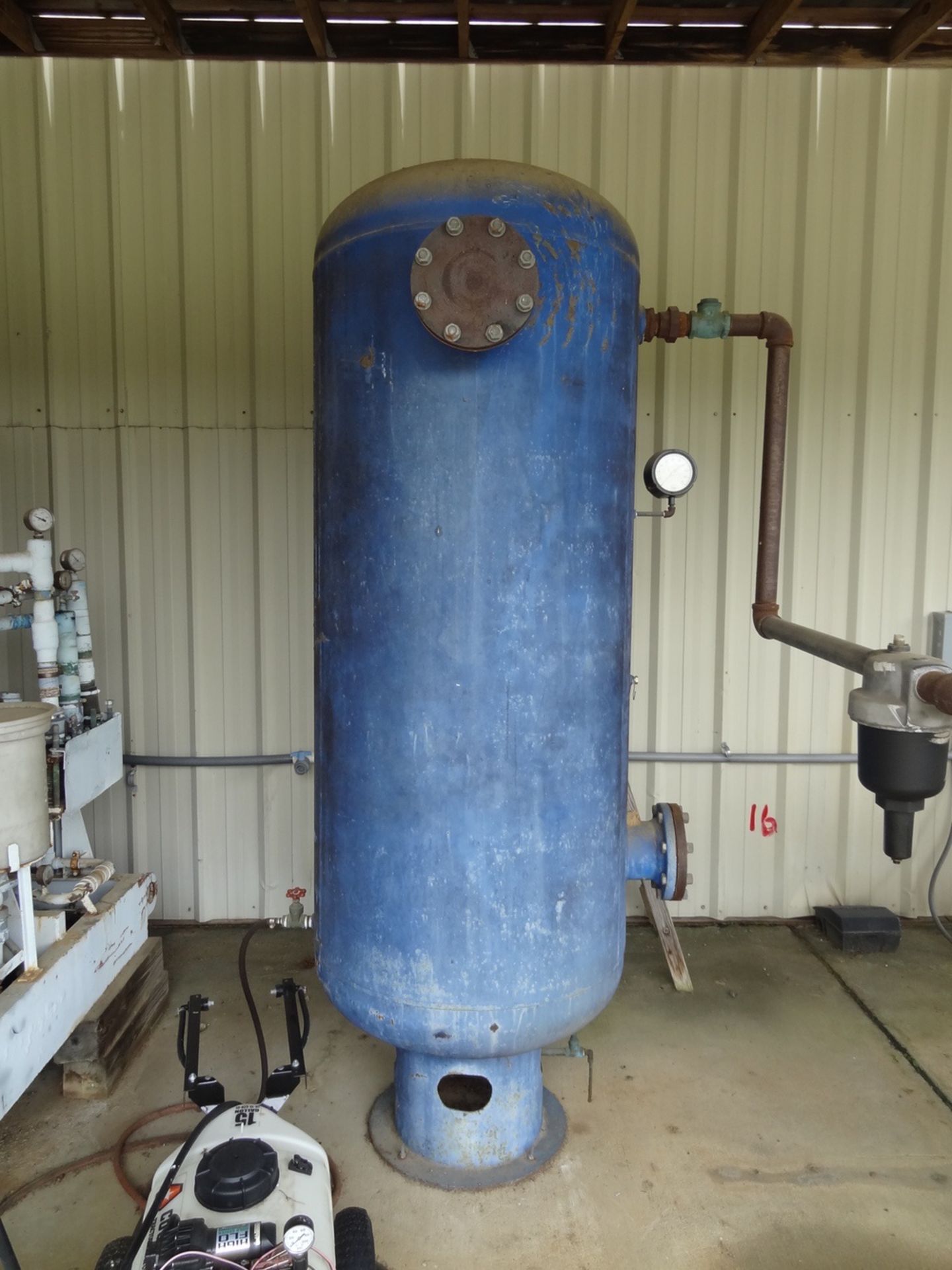 Niles Steel Air Tank - 300 gallon | Rigging Fee: $100