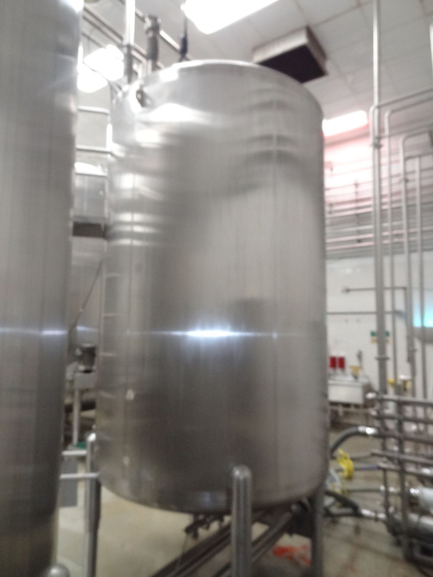 1,500 Gallon Cherry-Burrell Vertical Side Agitated Mixing Tank, 1,500 Gal, 5'-0 | Rigging Fee: $750 - Image 3 of 4