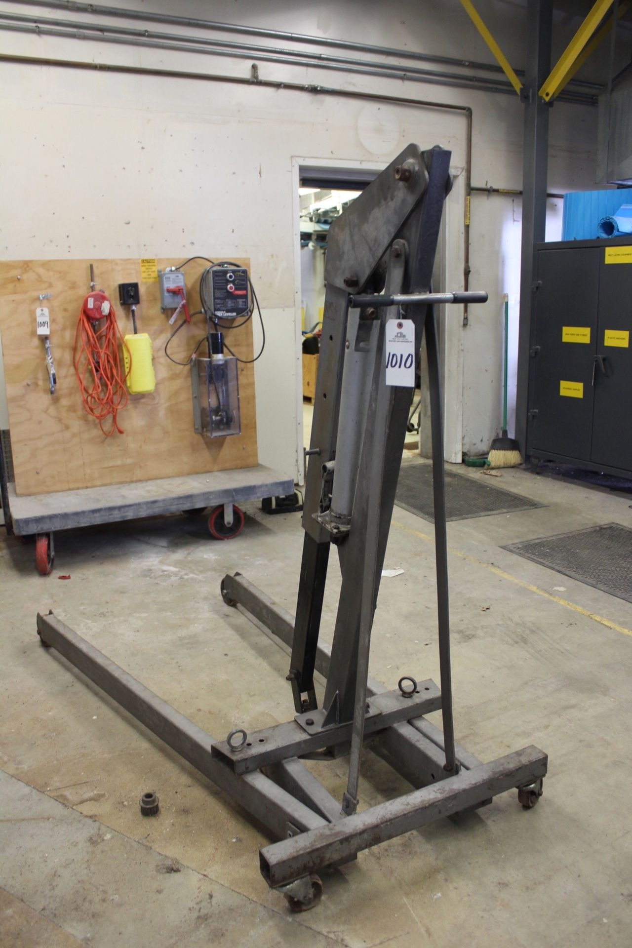 Portable Engine Lift | Rigging Fee: Hand Carry