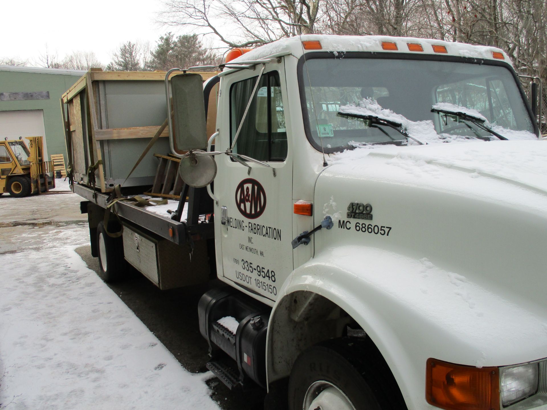 2000 International 4700 DT466E Ramp Truck, 6 Wheel, Diesel, 6 Sp. Man Trans.w/ 21' Deck, (Has Title) - Image 6 of 7