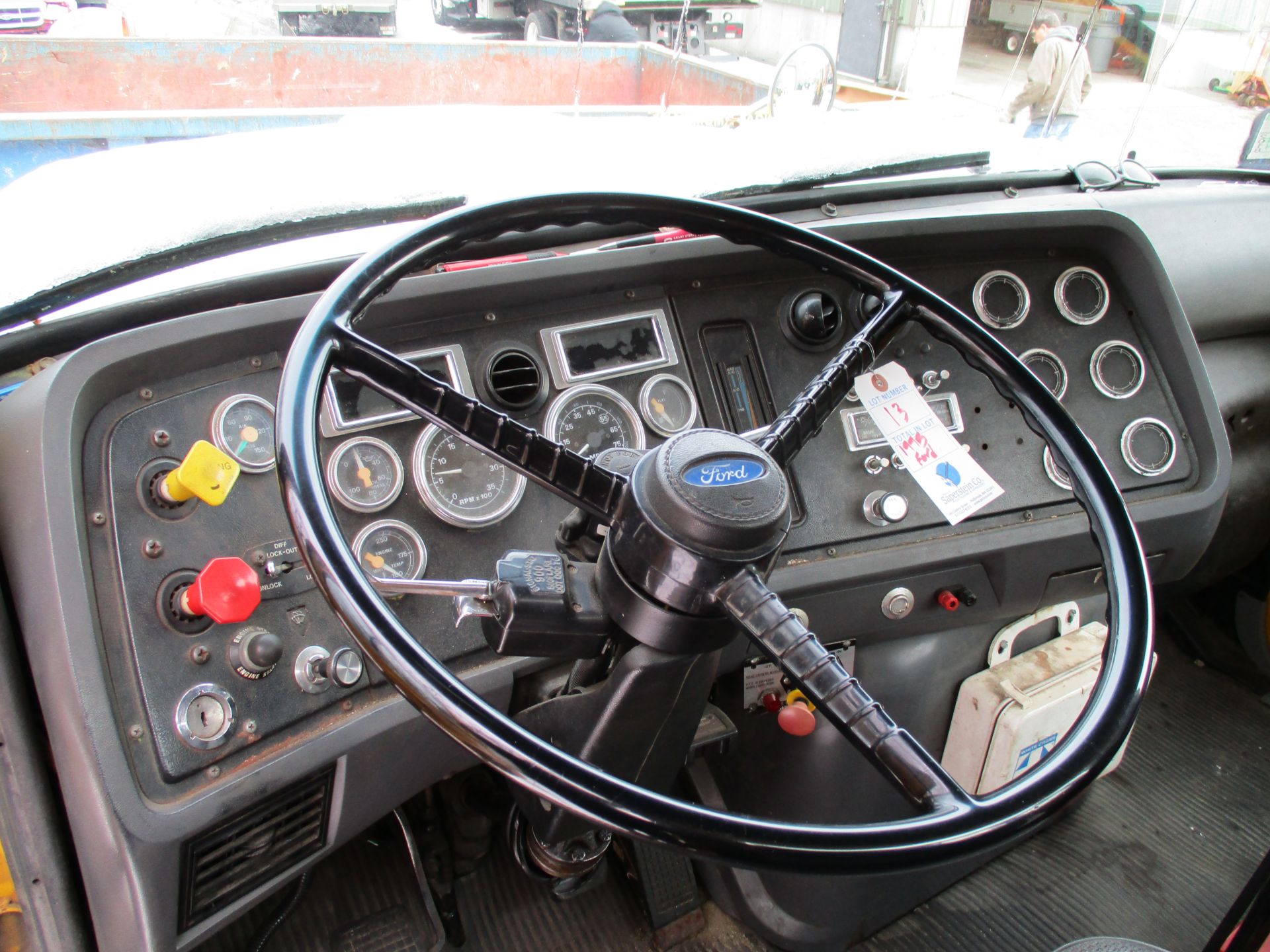 1995 Ford LT9000 Eaton 10 Speed Trans, Tractor Truck, GVWR 50,000 Lbs. Odom: 208,115, (Has Title) - Image 2 of 2