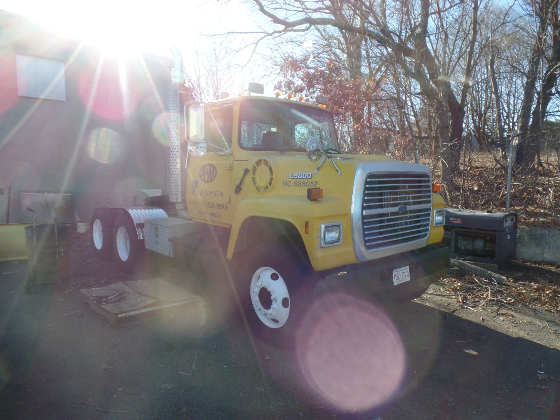 1995 Ford LT9000 Eaton 10 Speed Trans, Tractor Truck, GVWR 50,000 Lbs. Odom: 208,115, (Has Title)