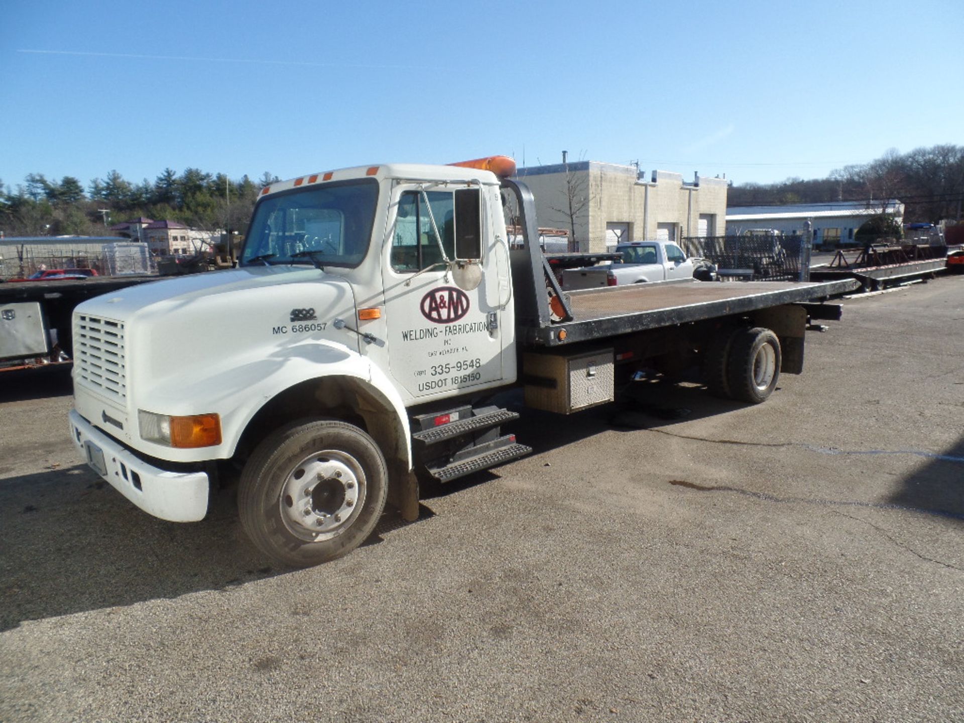 2000 International 4700 DT466E Ramp Truck, 6 Wheel, Diesel, 6 Sp. Man Trans.w/ 21' Deck, (Has Title) - Image 2 of 7