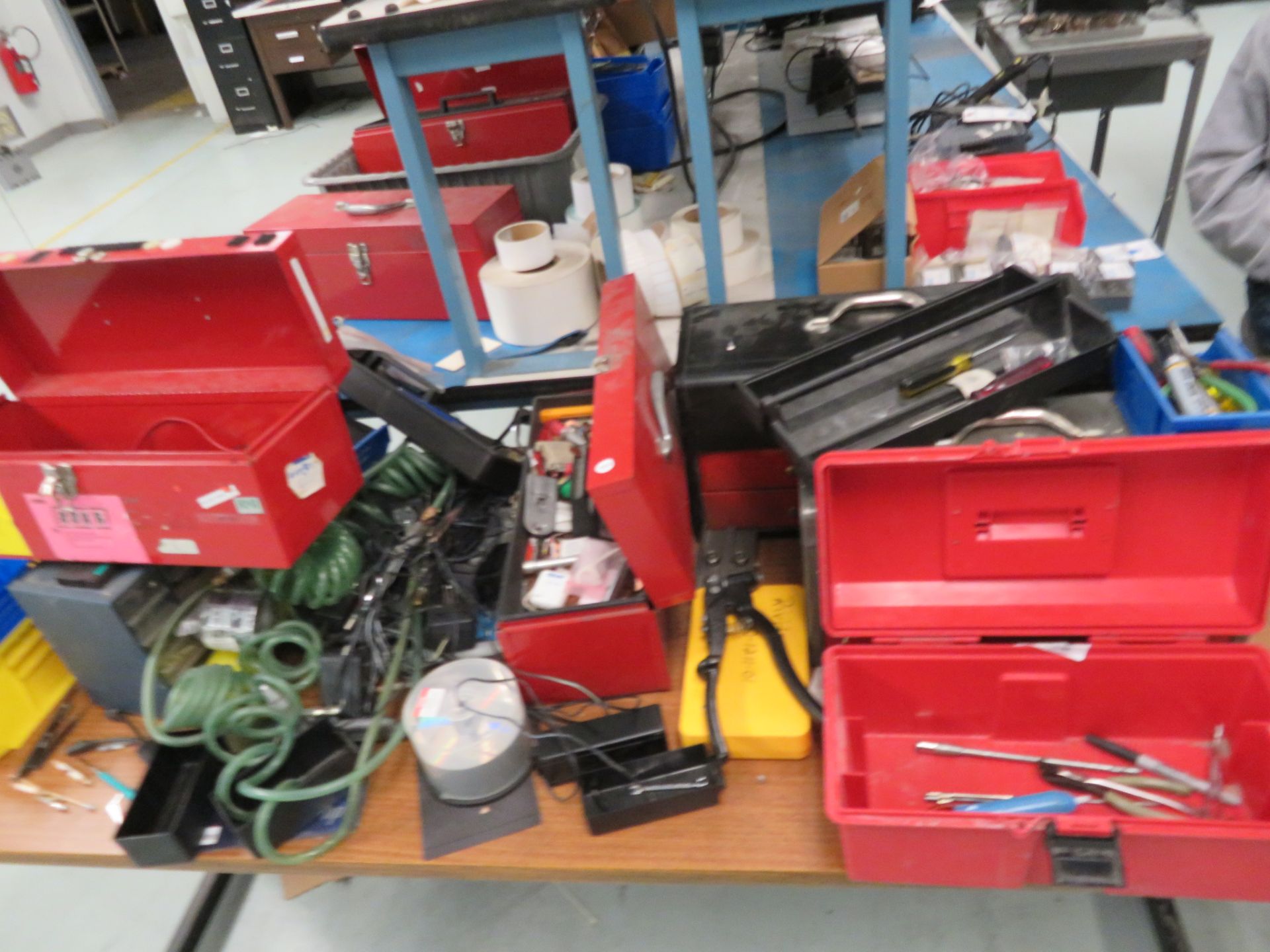 [LOT] Tool Boxes, Hardware, Riveter, Air Hoses, Etc.