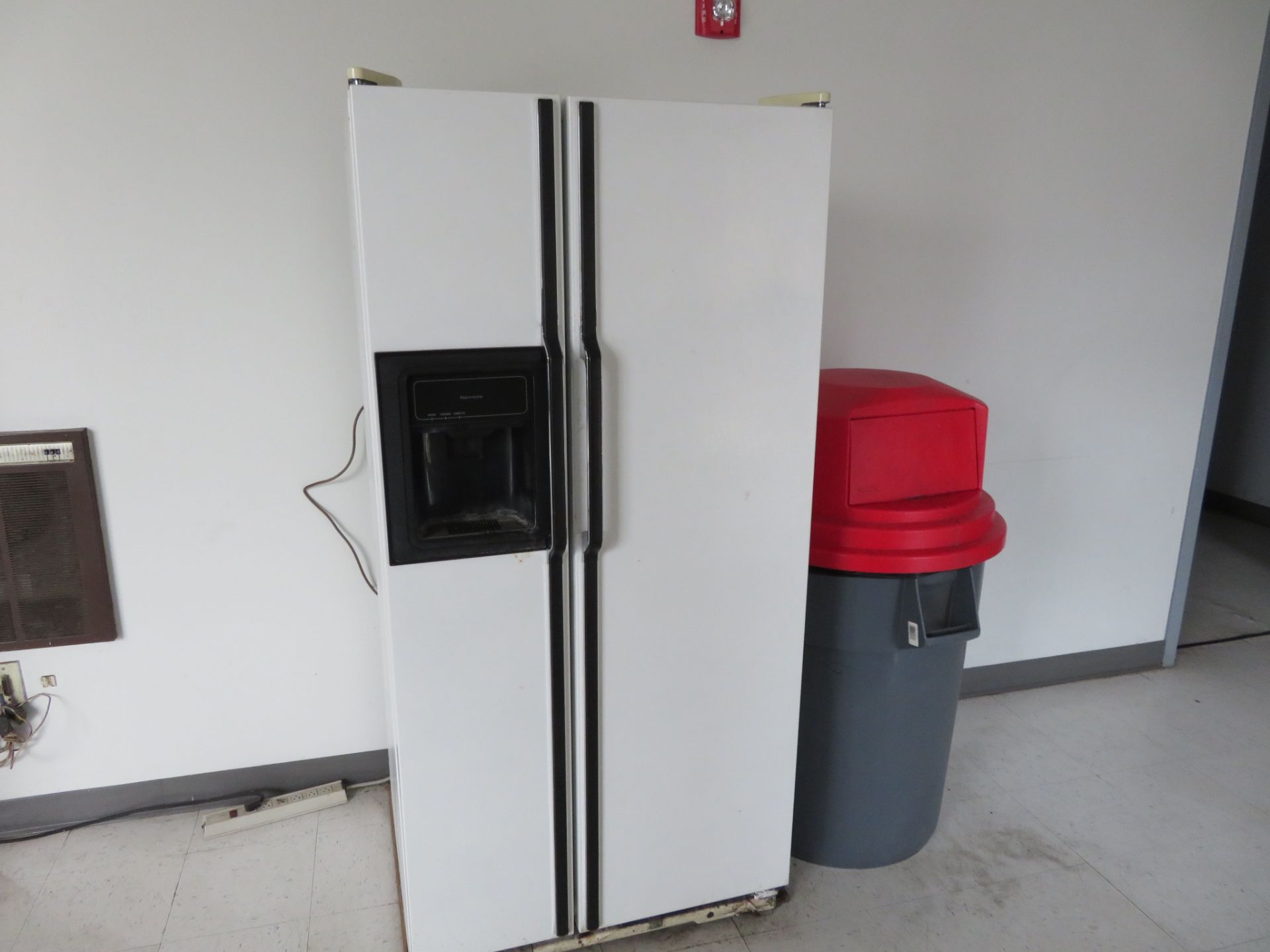 [LOT] (3) Microwaves, (2) Refrigerators, Rectangular Table (12) Chairs, Water Cooler, Hand Soap - Image 3 of 4