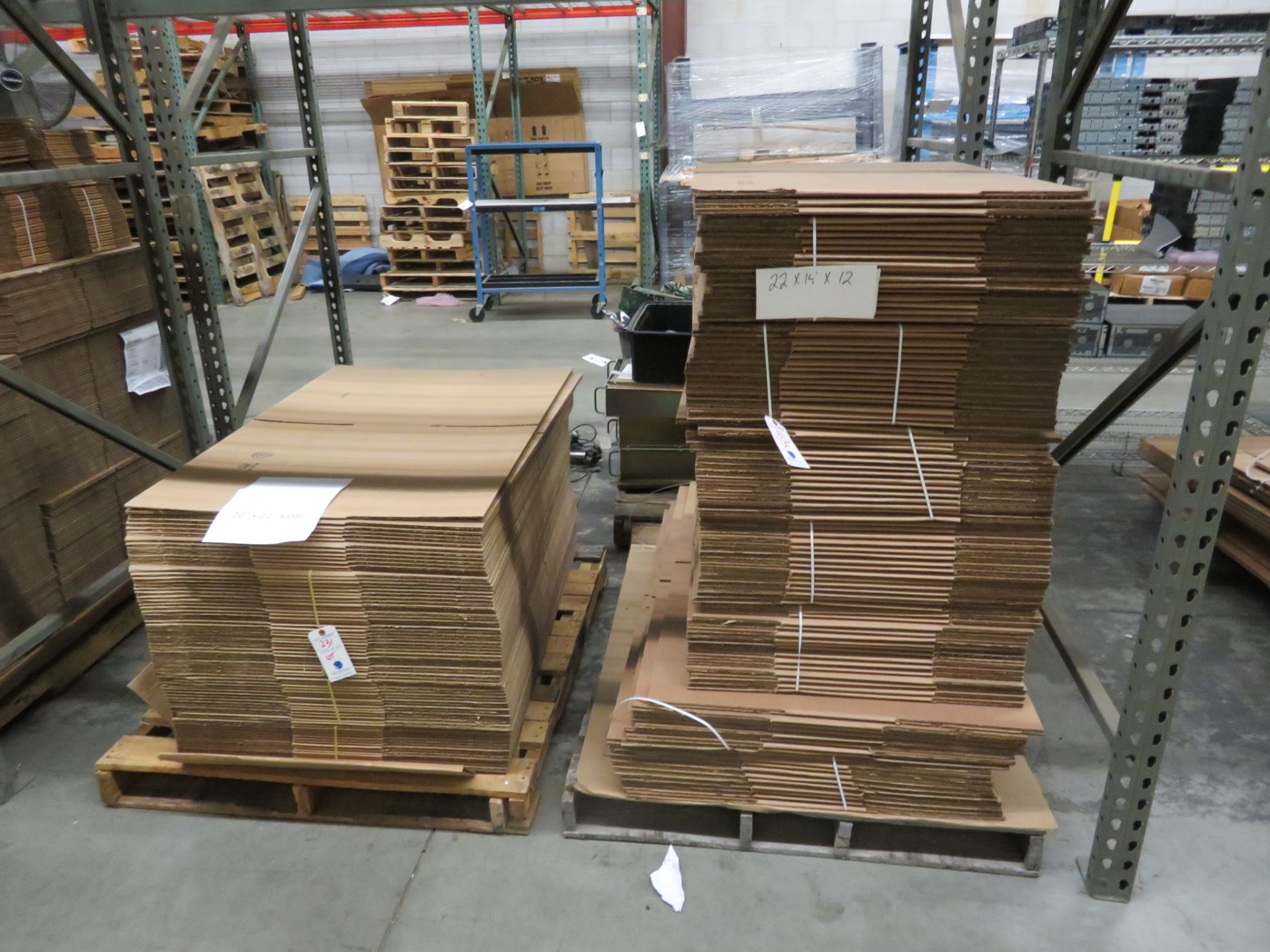 [LOT] Asst. Corrugated Cardboard Boxes in 1 Bay (22x22x8, 22xx14x12, etc.)