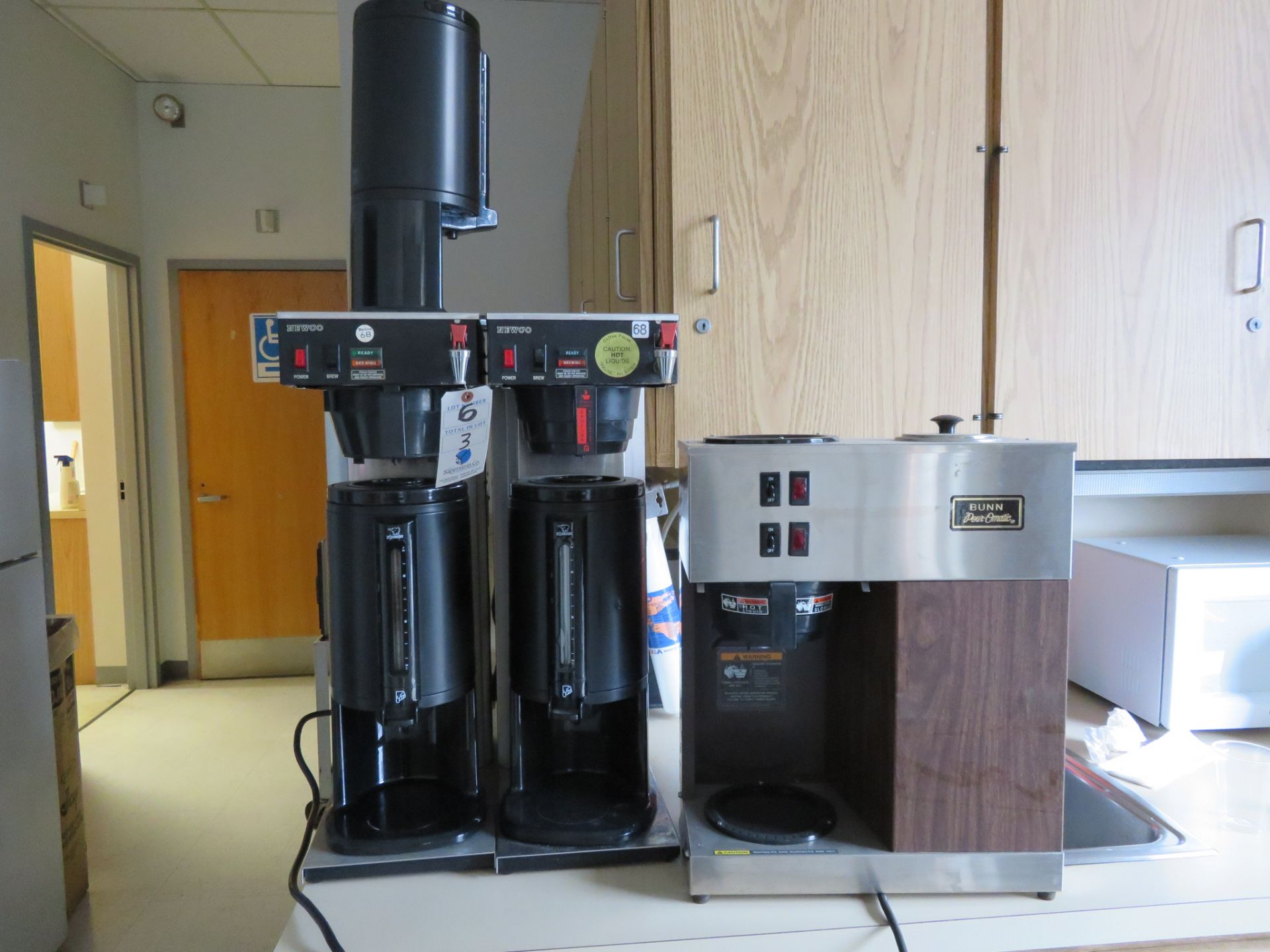 [LOT] Asst. Commercial Coffee Makers (2) Newco, (1) Bunn