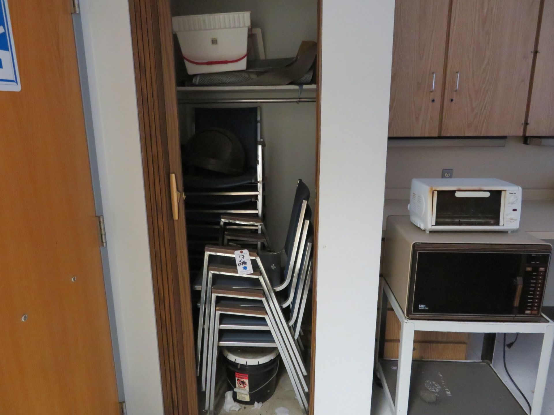 [LOT] (3) Microwaves, (2) Refrigerators, Rectangular Table (12) Chairs, Water Cooler, Hand Soap - Image 2 of 4