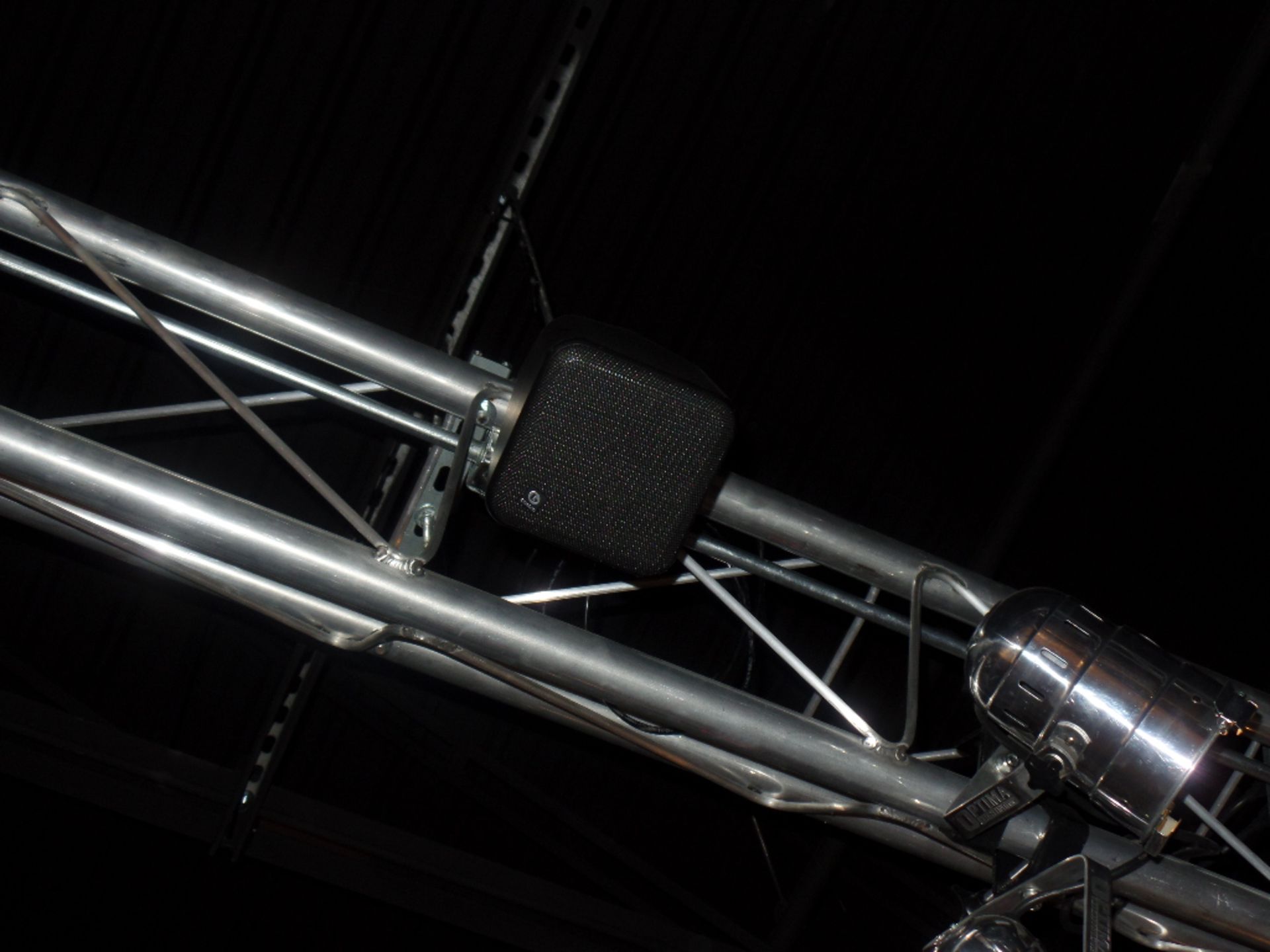 (2) Speakers Mounted Next to Truss