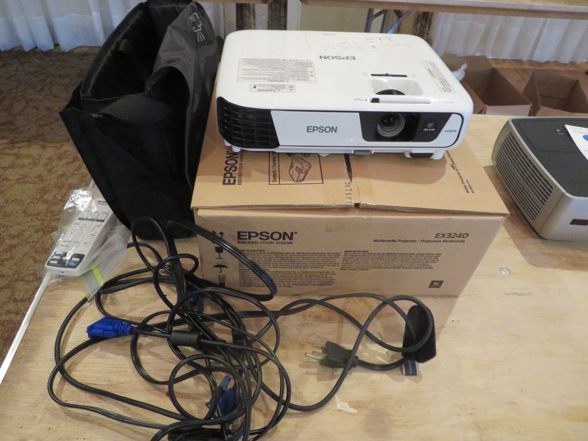 Epson EX3240 LCD Projector w/ Carrying Case