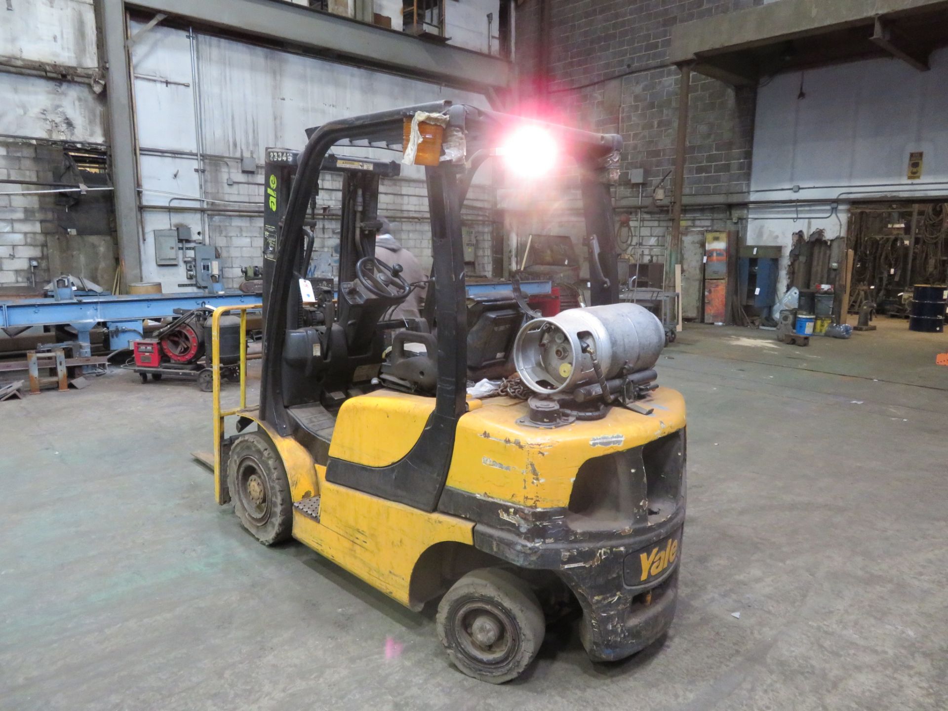 Yale #GLP050VX 5000lb. Capacity Propane Forklift w/(3) 7' Masts, Sideshift, Hrs: 482, S/N: - Image 2 of 4