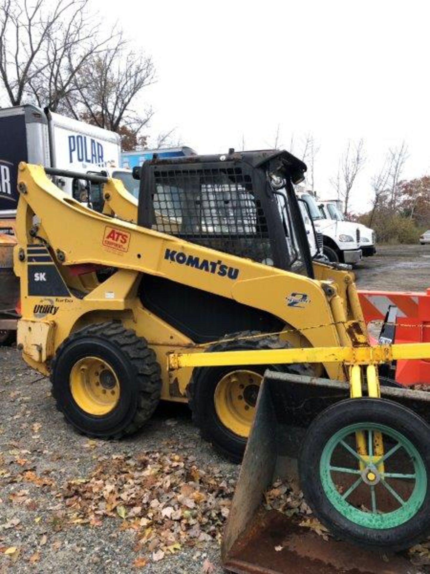 Komatsu Skid Steer #SK1026, S/N:A80436 w/Bucket Attachments & Forks S/N: A80436 - Image 4 of 7