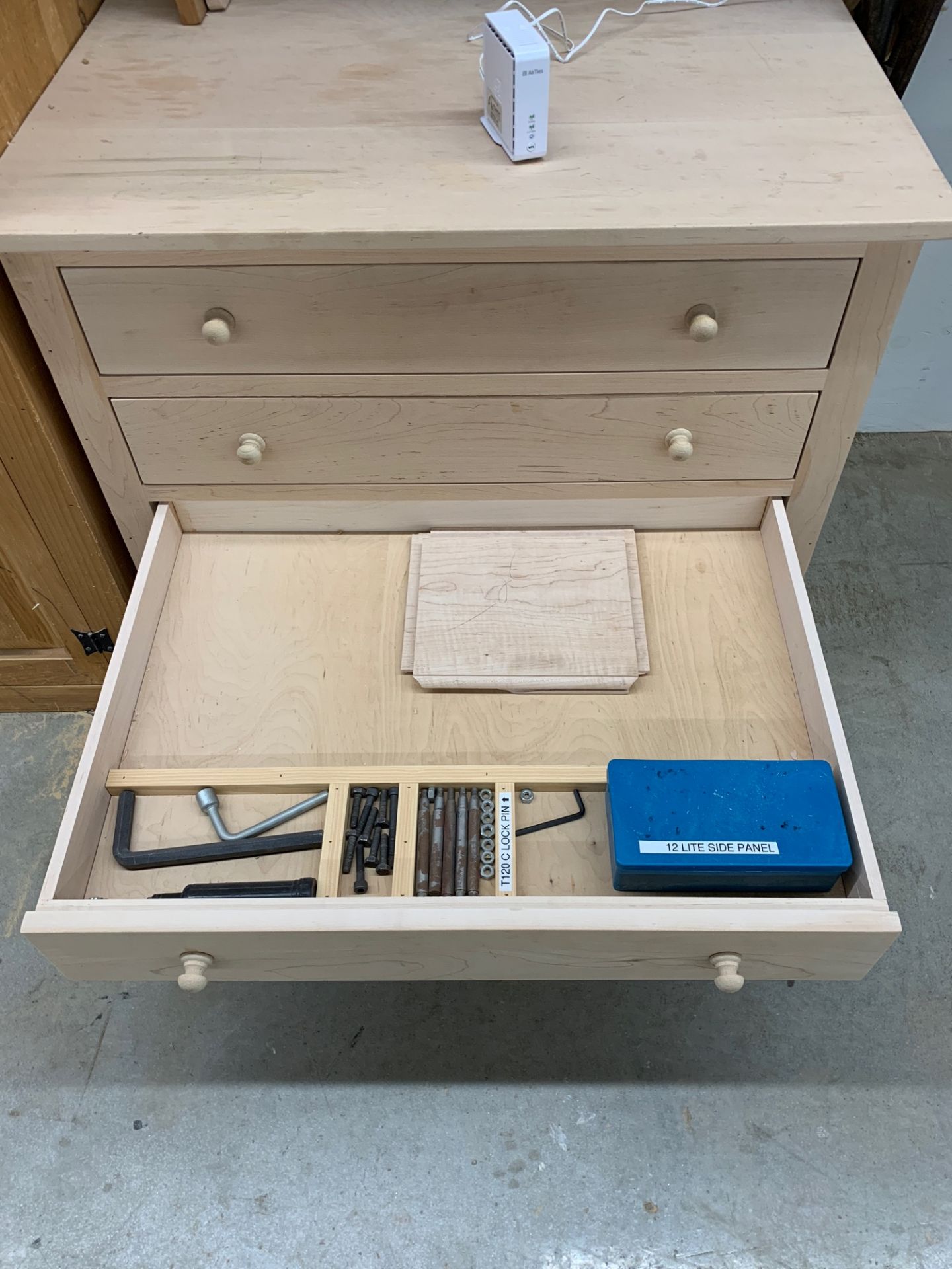 4 drawer cabinet with 1 1/4" spindle bits and blades - Image 2 of 3