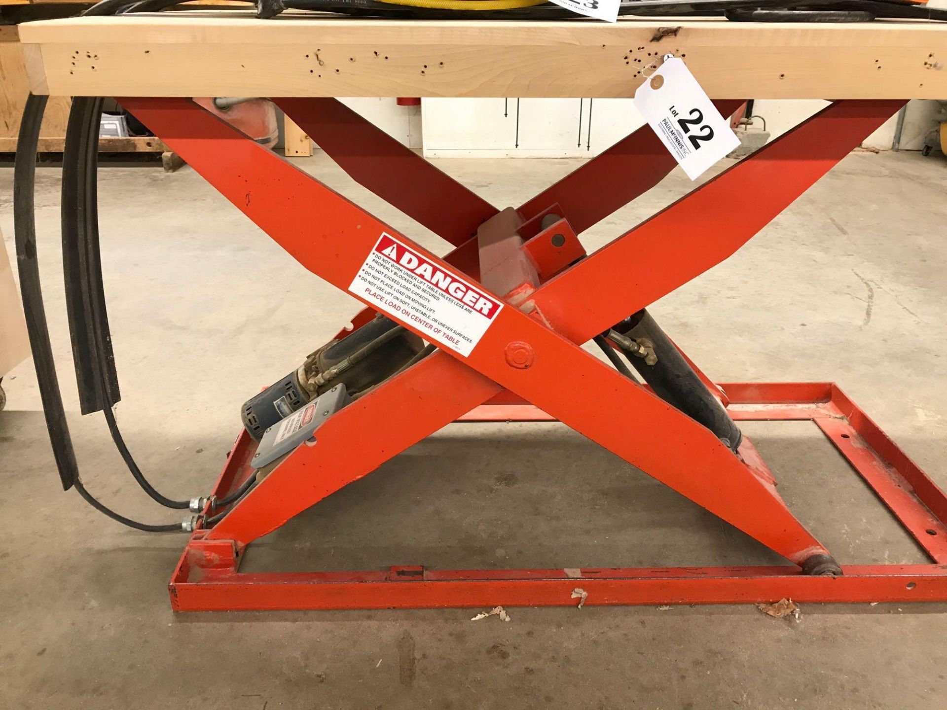 Electric scissor lift 1,000 lbs. Lee Engineering Model# xs36-10