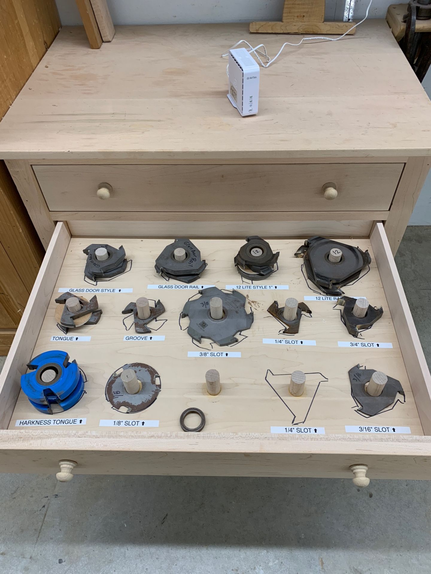 4 drawer cabinet with 1 1/4" spindle bits and blades