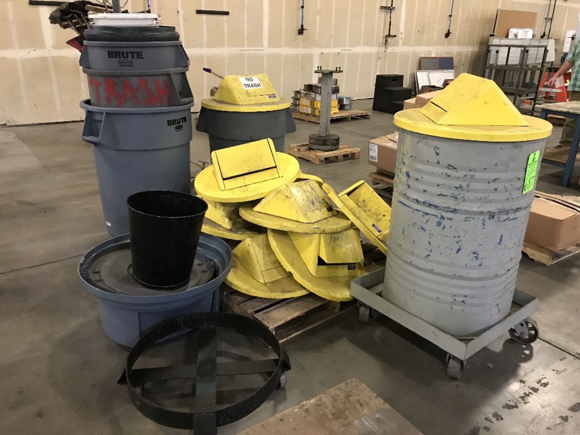 Lot of Assorted Trash Cans and Lids
