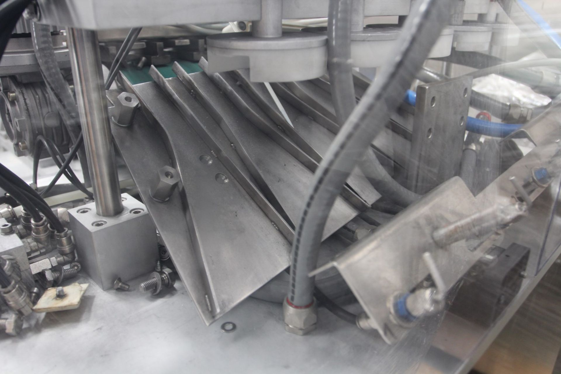 Ozaf Vibratory Bowl Feeder w/ Belt Type Loader Conveyor, (Location: DK MOVES, Arthur De - Image 3 of 7