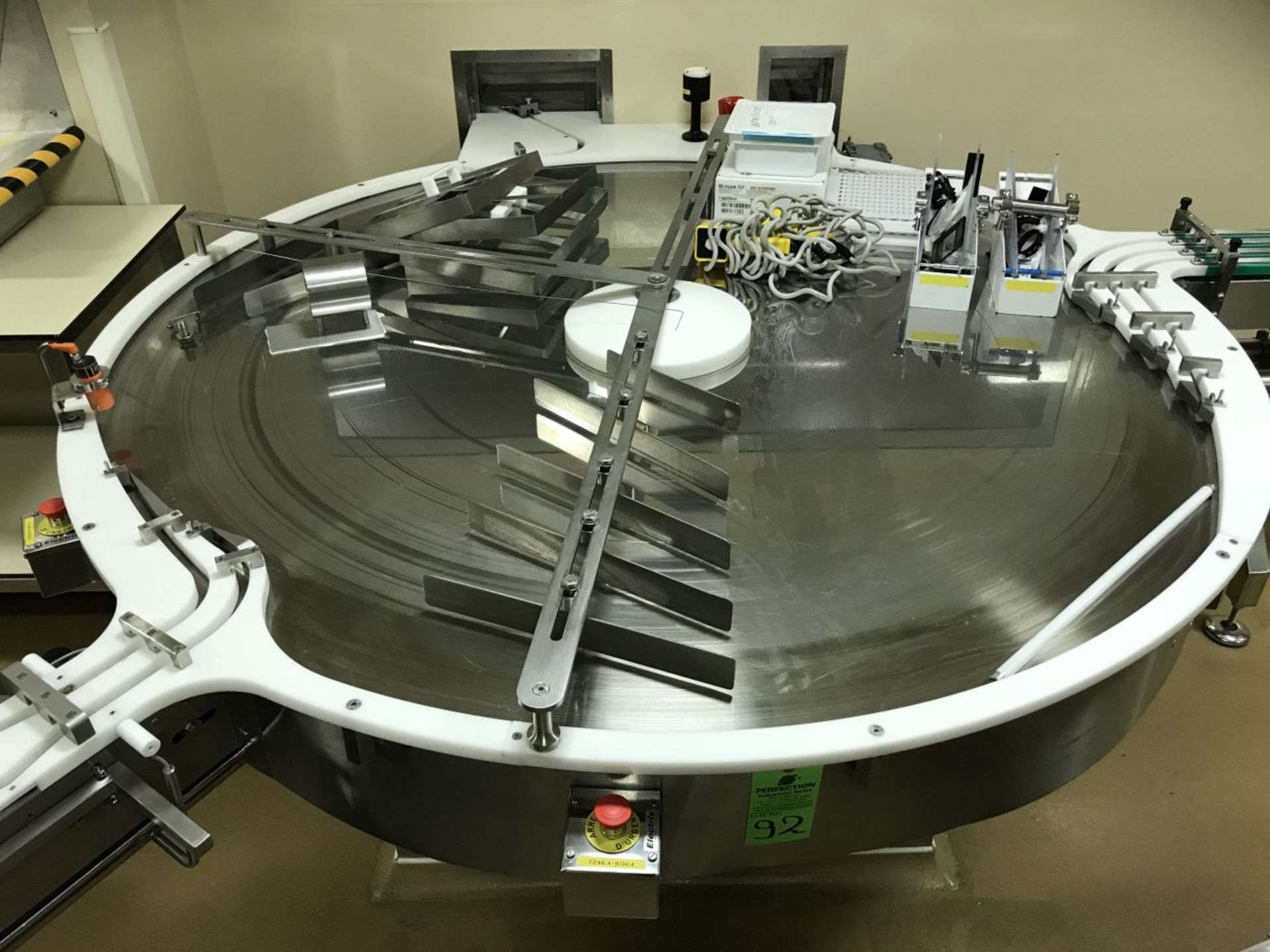 Table Loading System w/ Centrifugal Force Rotating Table Loader and Multi-Channel Conveyor System - Image 5 of 9