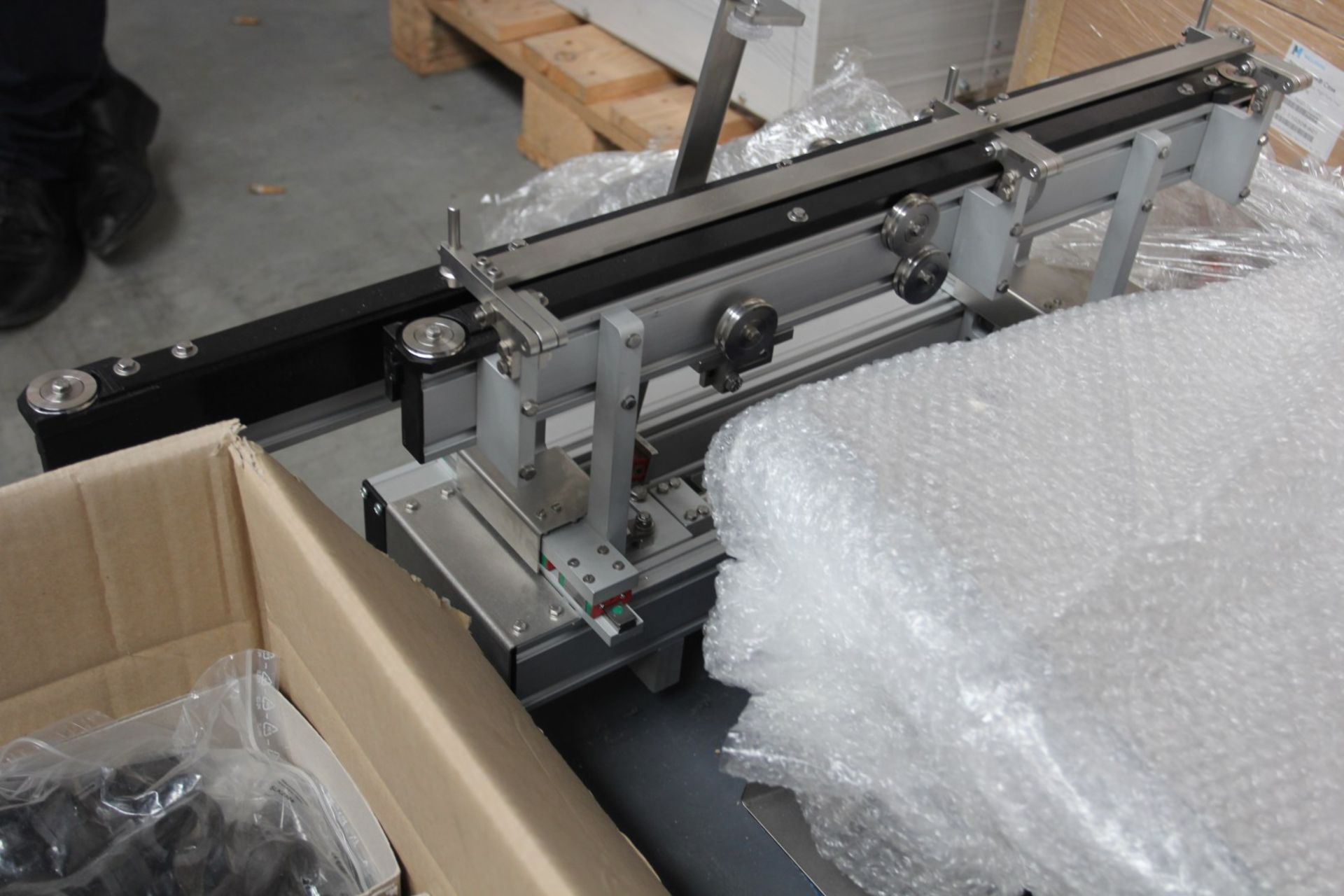 Seidenader Material Conveyor w/ Turn Table, (Location: DK MOVES, Arthur De Coninckstraat 9, 3070 - Image 10 of 10