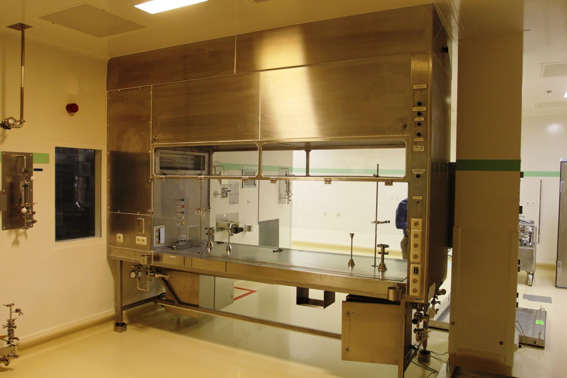 Monair Flux Laminaire Ventilated Fume Hood - Image 6 of 7