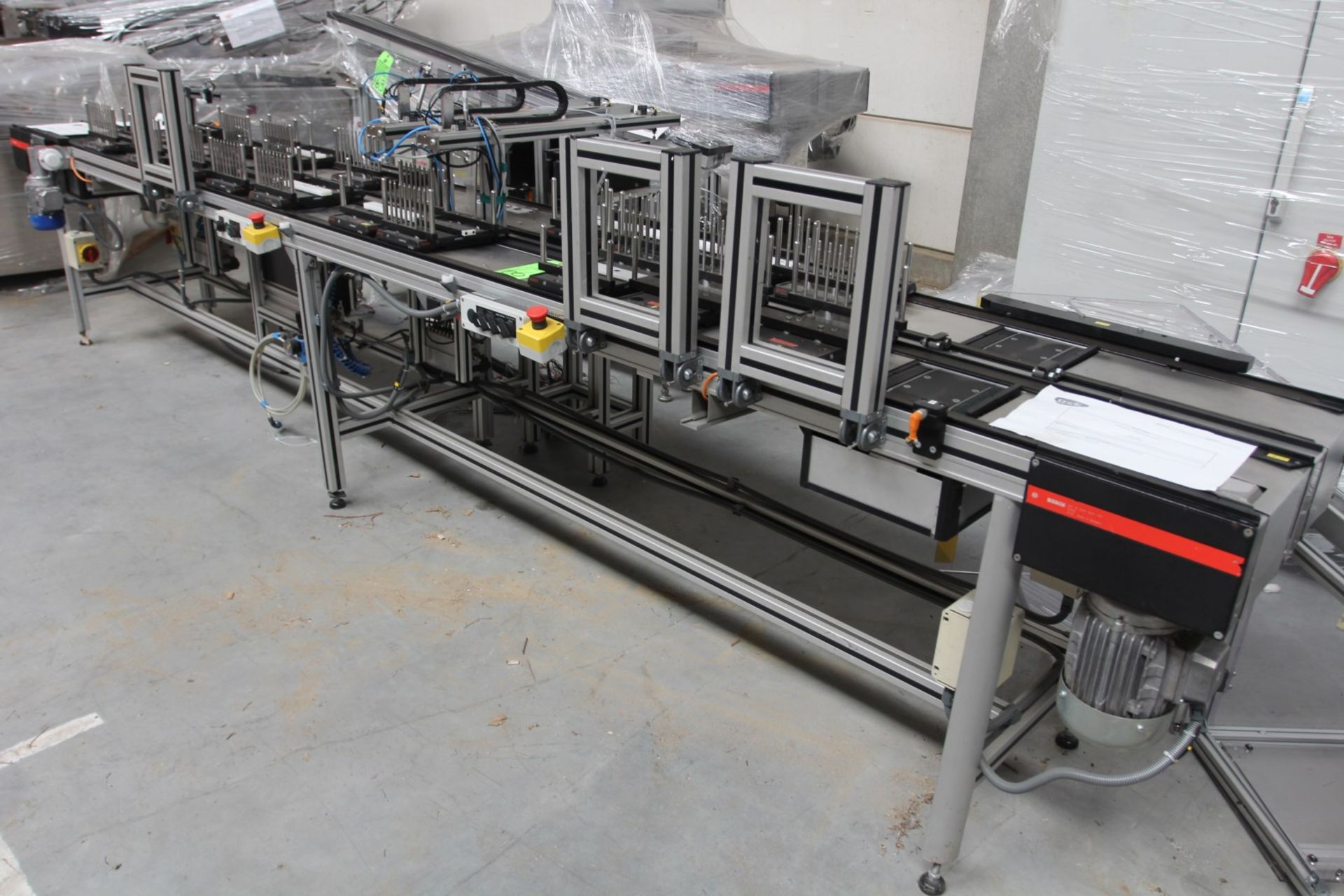 Groninger Syringe Transport Conveyor System w/ Bosch, (Location: DK MOVES, Arthur De Coninckstraat - Bild 3 aus 8