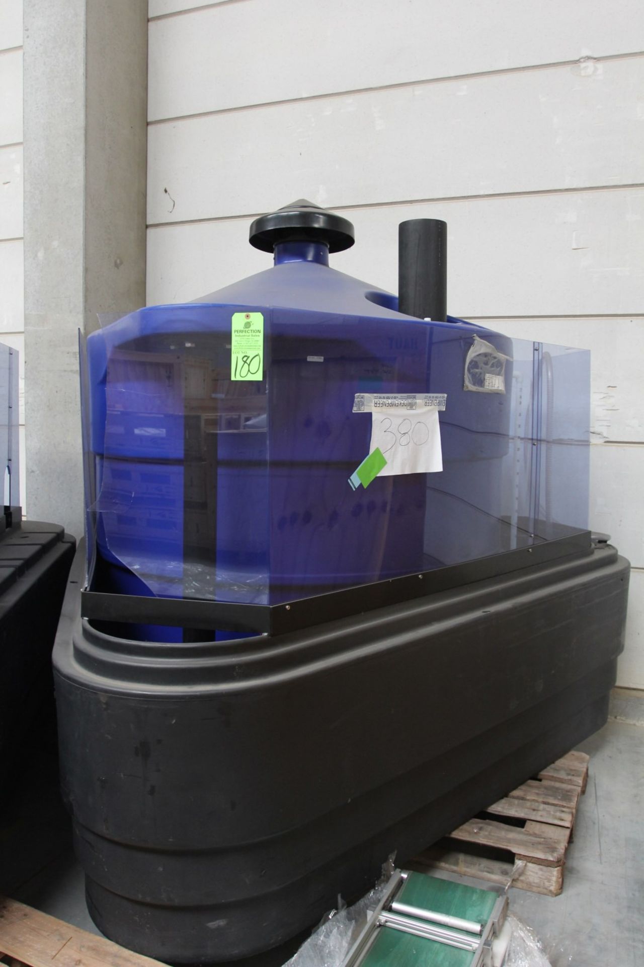 Betz Dearborn 2,500 Poly Tank w/ Blagdon Pump, (Location: DK MOVES, Arthur De Coninckstraat 9,