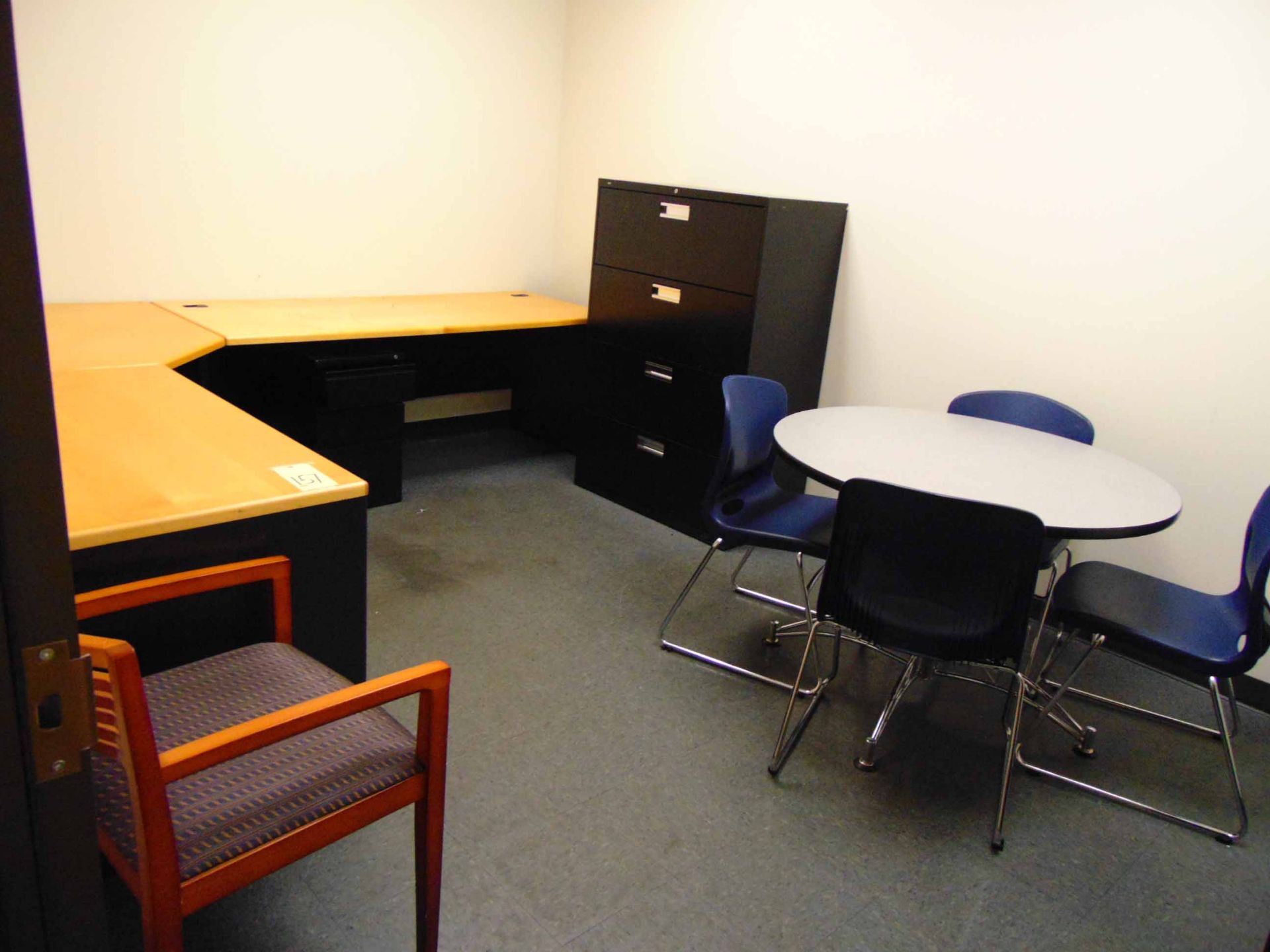 LOT OF OFFICE FURNITURE: L-shaped desk, file cabinet, bookcase, round table & (5) chairs