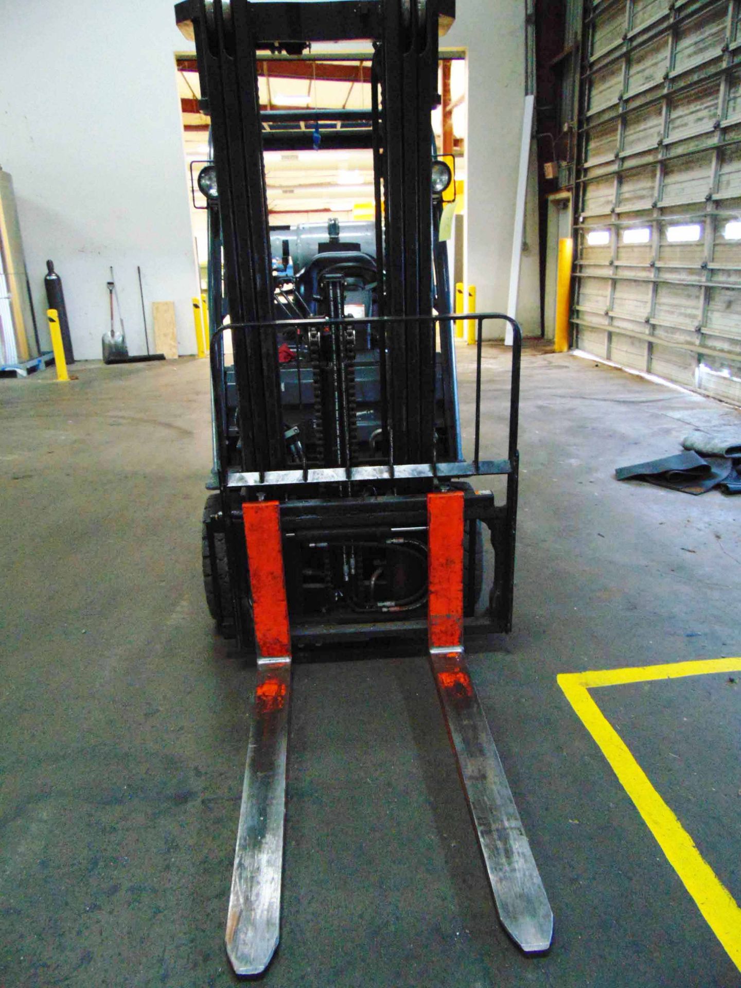 FORKLIFT, TOYOTA 6,000 LB. CAP. MDL. 8FGCU30, 5,120 lbs. @ 24” L.C., triple stage see-thru mast, - Image 3 of 7