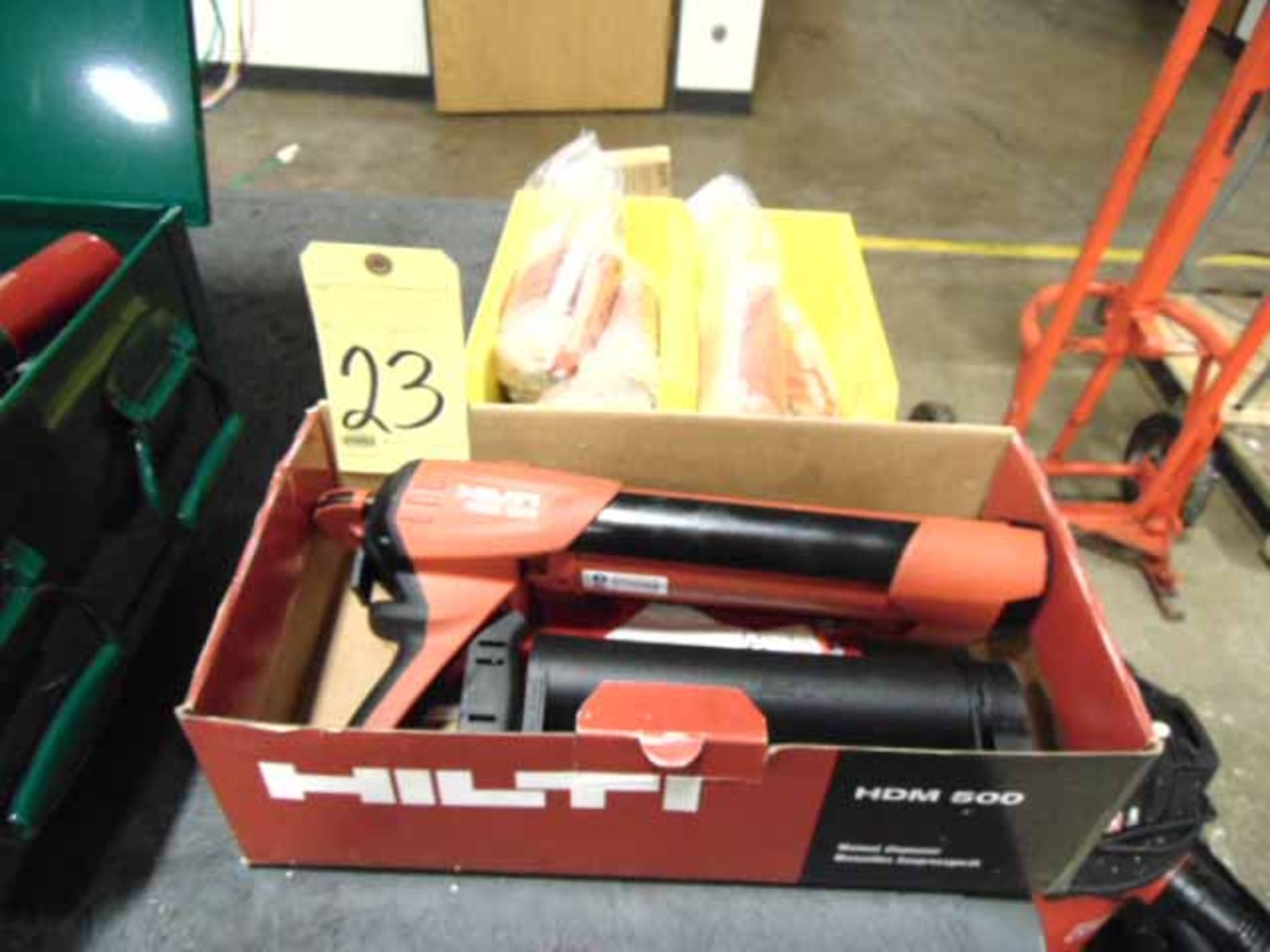 MANUAL DISPENSER, HILTI MDL. HDM500, w/adhesive