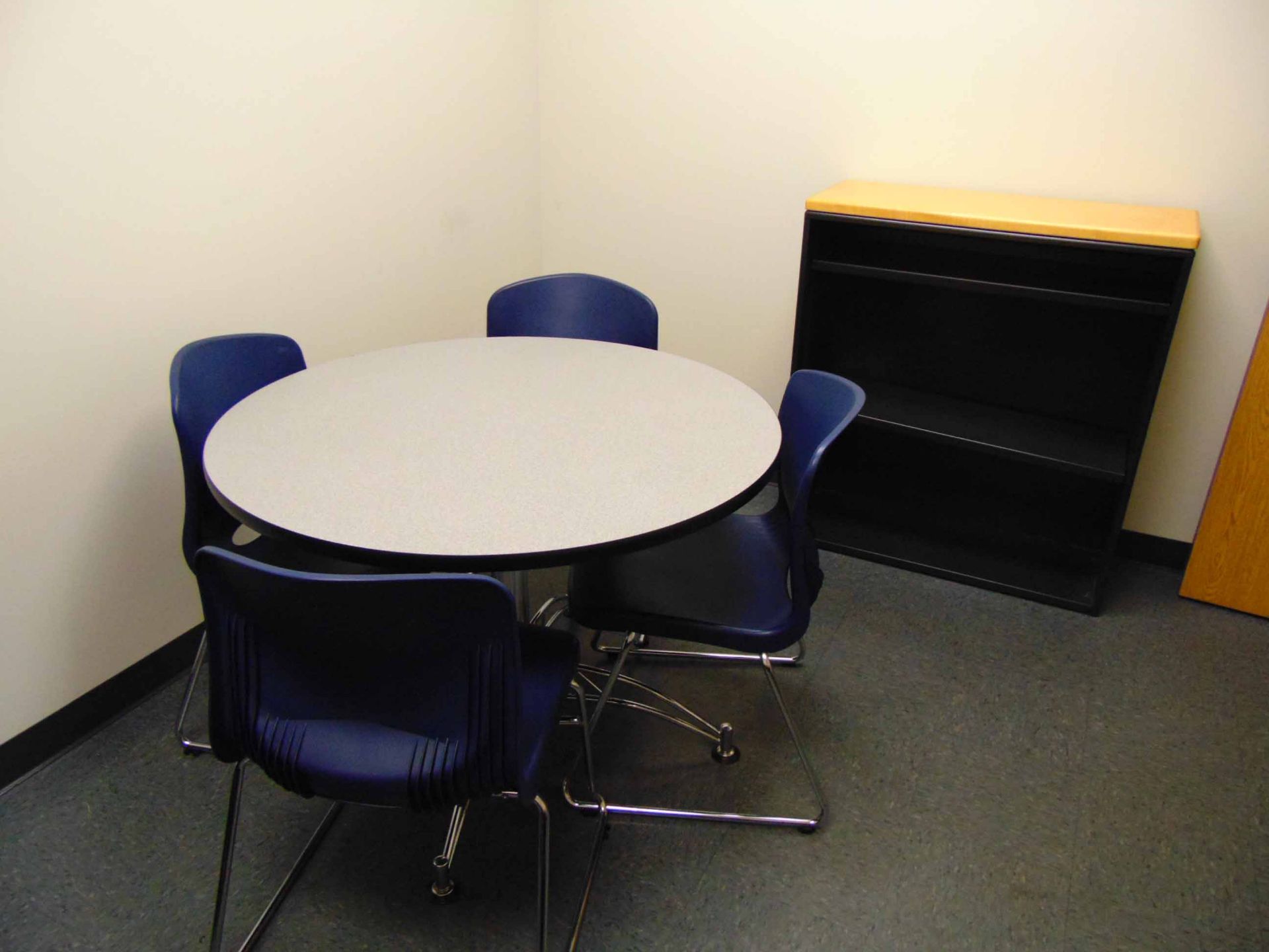 LOT OF OFFICE FURNITURE: L-shaped desk, file cabinet, bookcase, round table & (5) chairs - Image 2 of 3