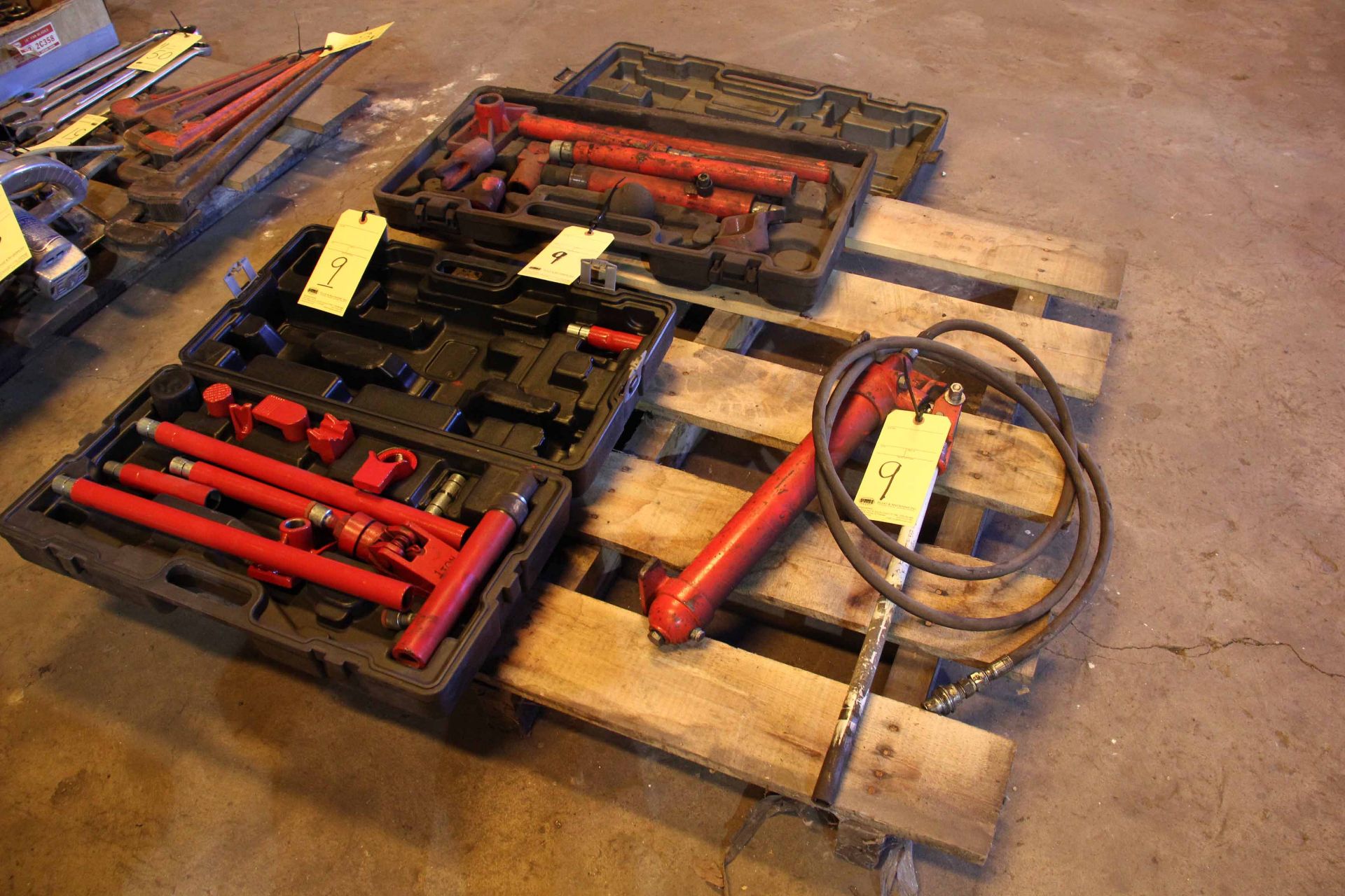 HYDRAULIC PORTA-POWER, w/(2) cases of attachs. - Image 2 of 2