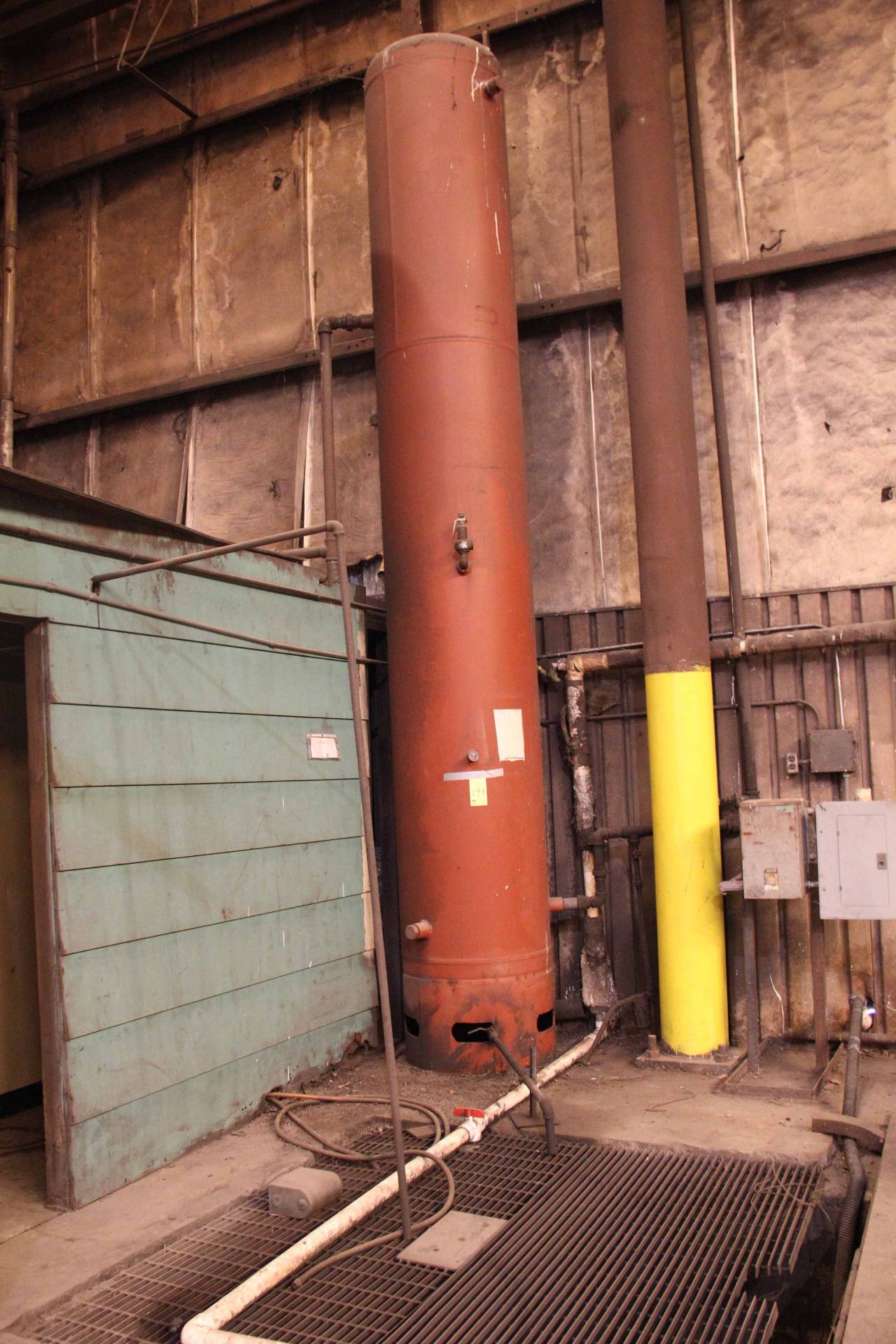 VERTICAL AIR RECEIVER TANK, steel fabricated