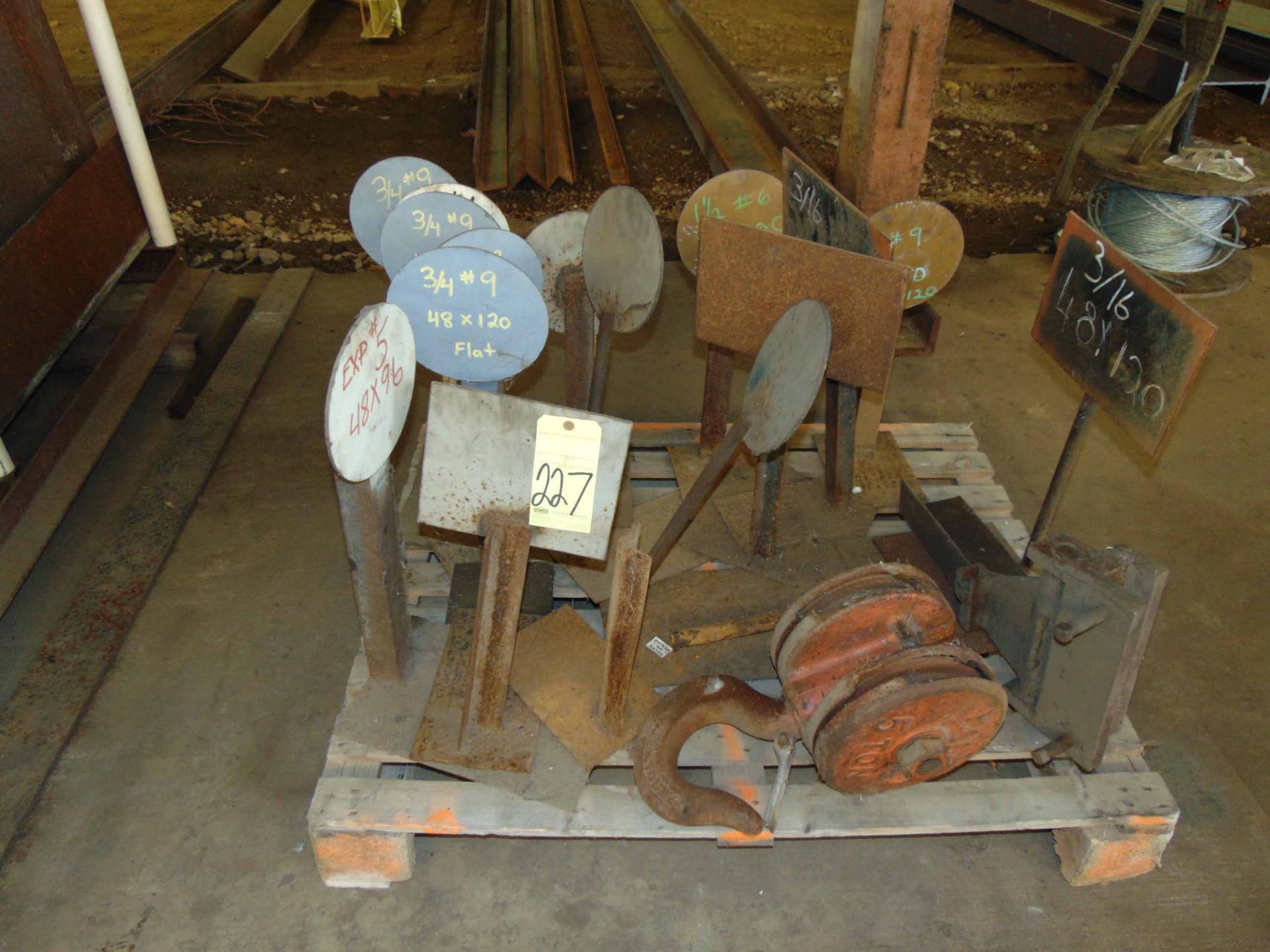LOT OF STEEL SIGNS (on one pallet)