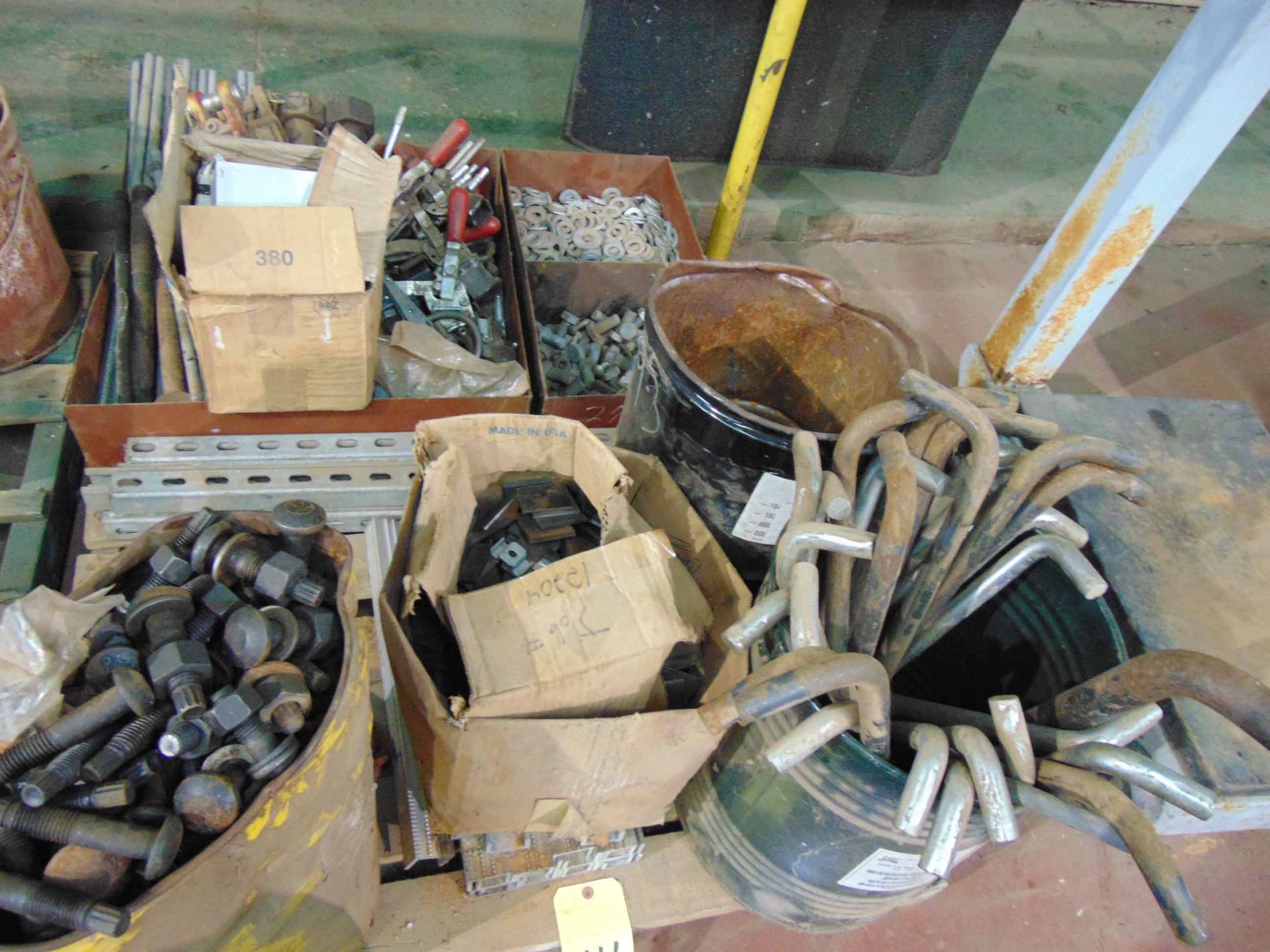 LOT OF HARDWARE, assorted (on one pallet)