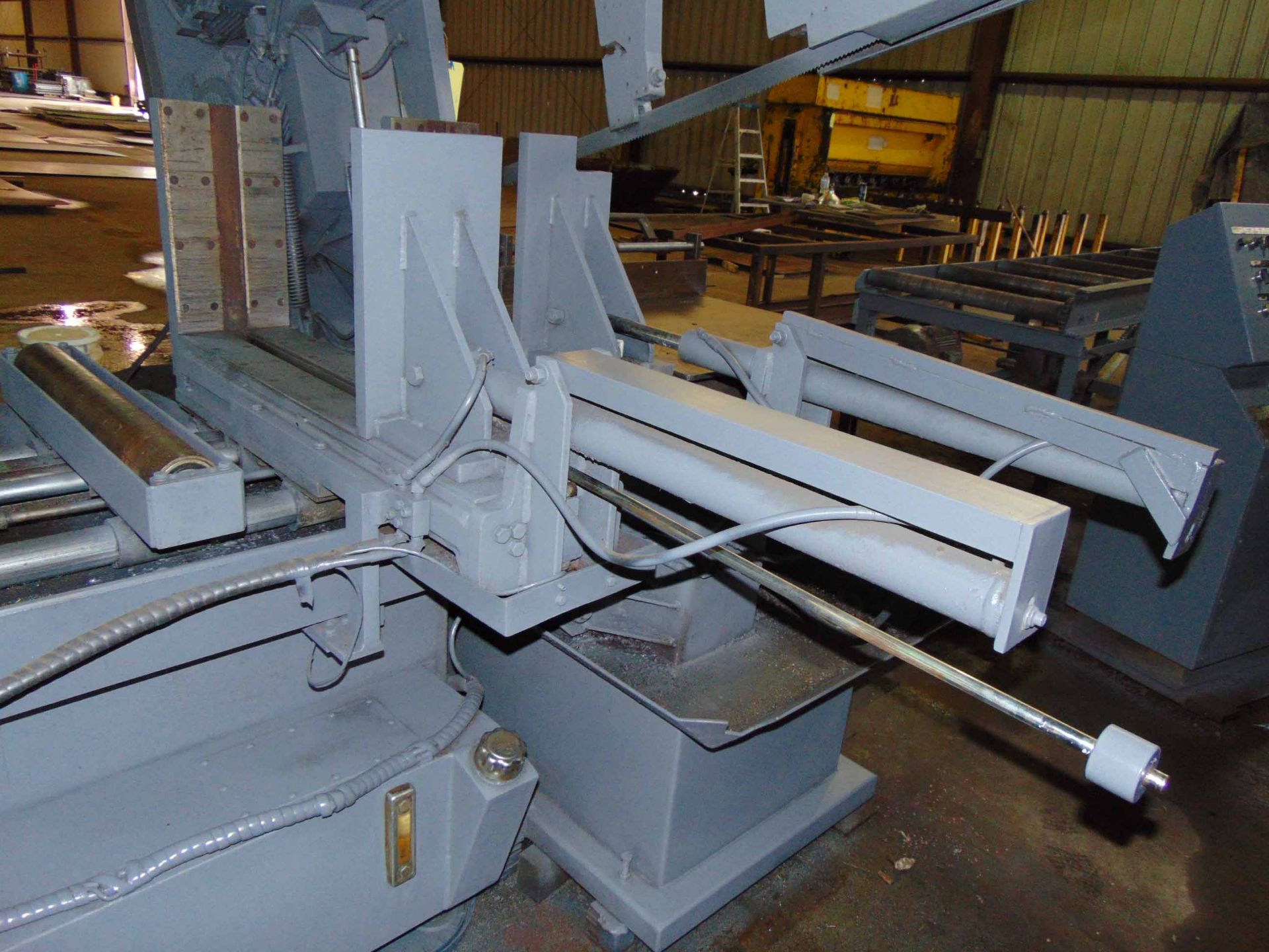 HORIZONTAL BANDSAW, HYDMECH MDL. S-25A, 18" rd. cap., 27" max. width, 1-1/2" blade size, blade spds: - Image 3 of 13