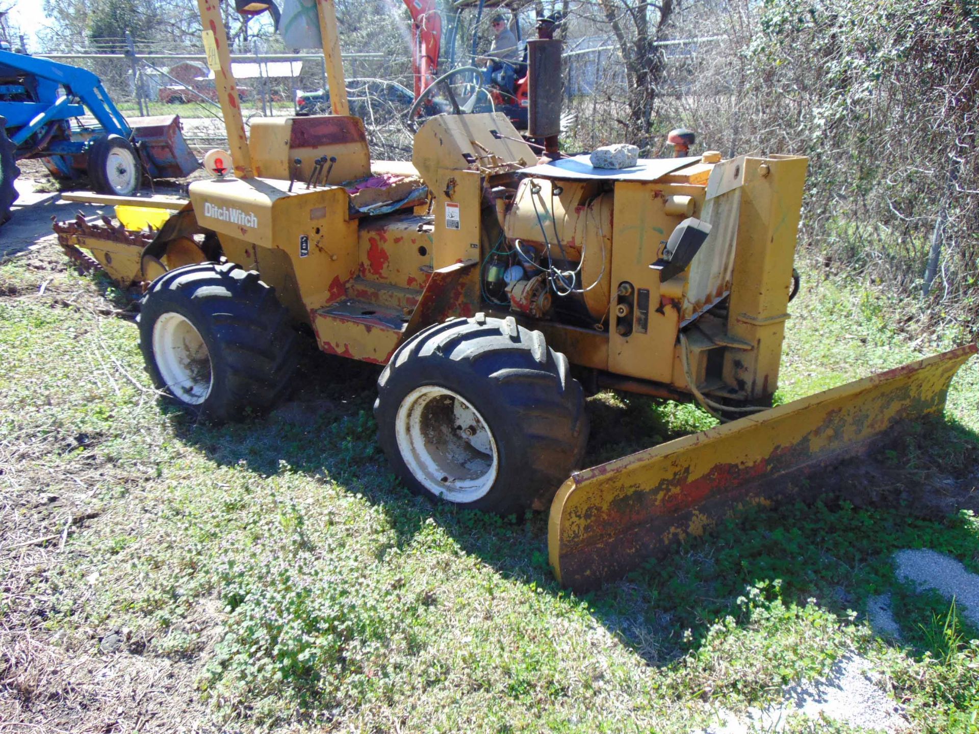 TRENCH TRACTOR, DITCH WITCH R40 (out of service)