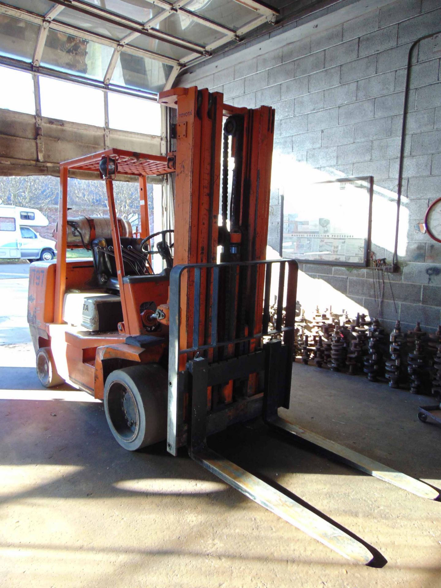 FORKLIFT, TOYOTA MDL. FGC45, 9,800 lb. cap., LPG, solid tires, 3-stage mast, S/N FGC45-11797 - Image 3 of 11