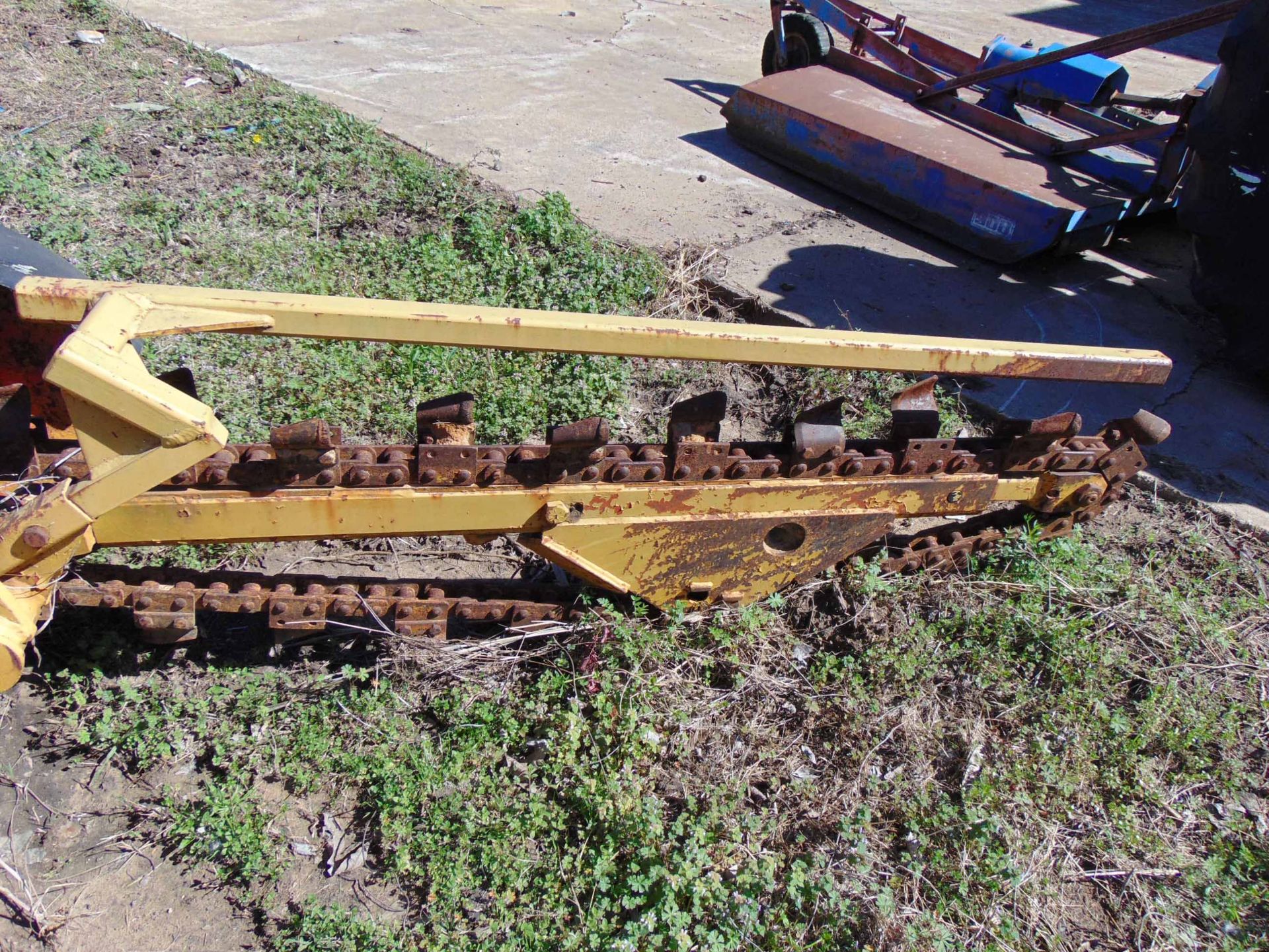 TRENCH TRACTOR, DITCH WITCH R40 (out of service) - Image 3 of 5