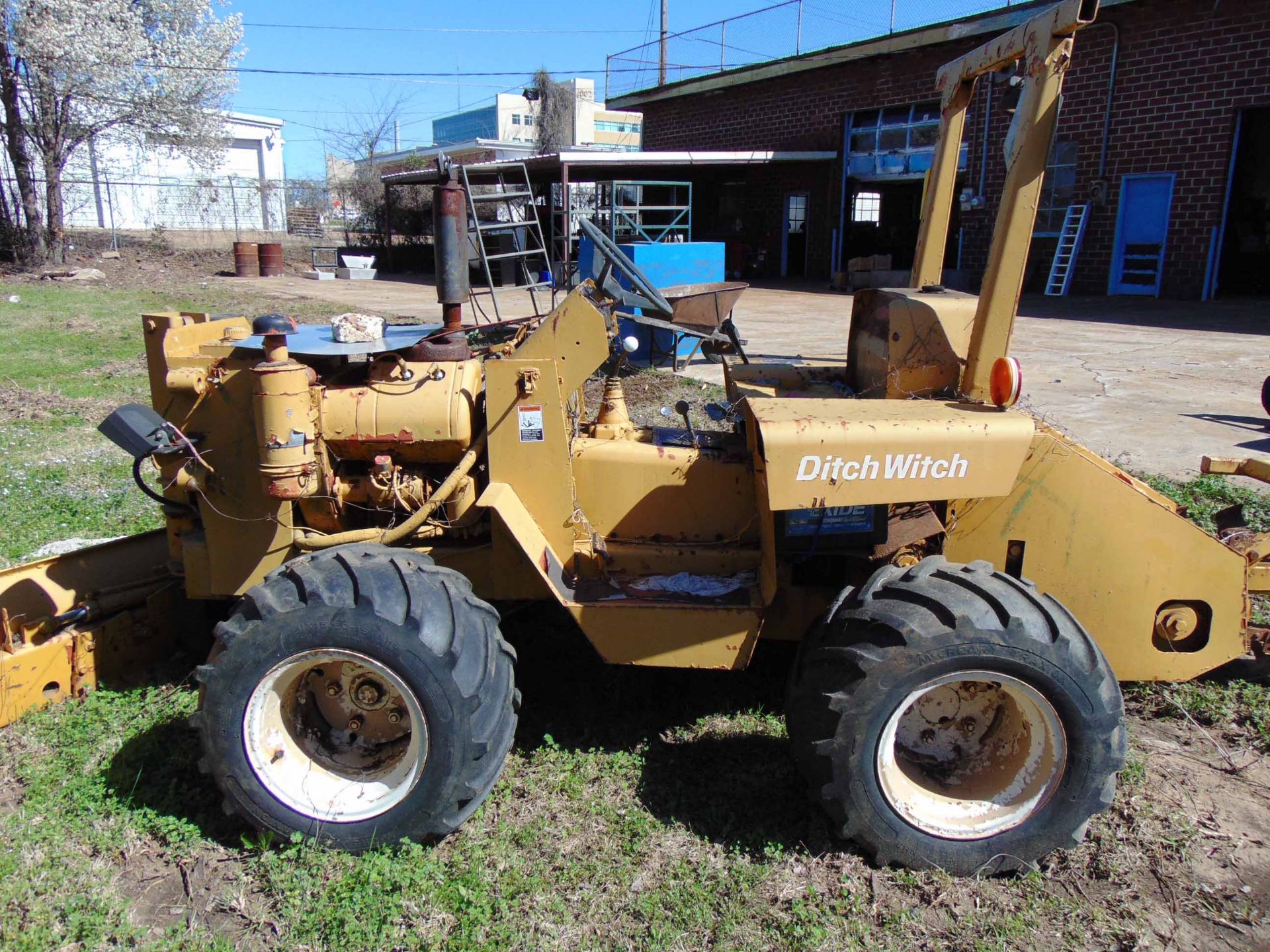 TRENCH TRACTOR, DITCH WITCH R40 (out of service) - Image 2 of 5