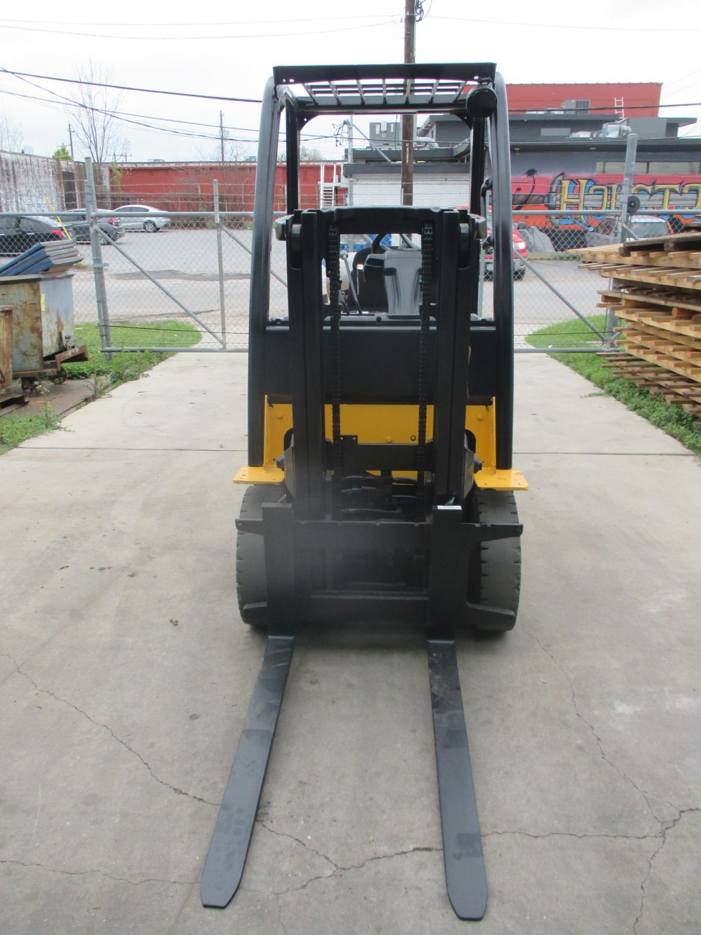 FORKLIFT, YALE 4,000 LB. CAP. MDL. GLP040, new 2008, LPG, 2-stage mast, 84" max. lift ht., pneu. - Image 2 of 4