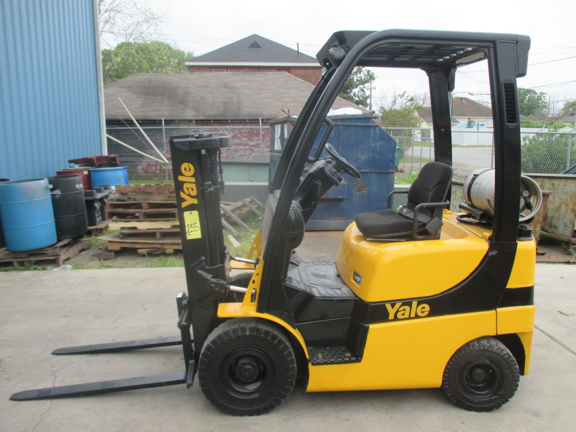 FORKLIFT, YALE 4,000 LB. CAP. MDL. GLP040, new 2008, LPG, 2-stage mast, 84" max. lift ht., pneu.