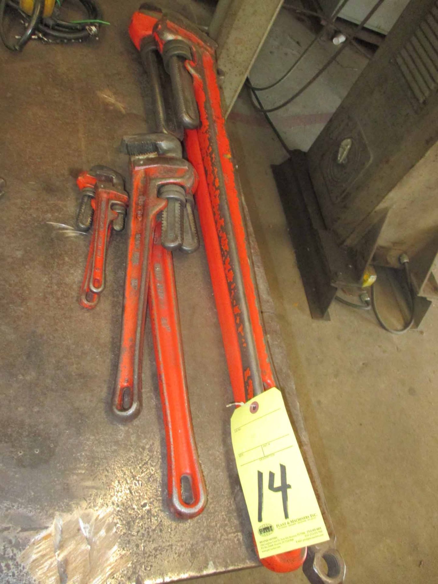 LOT OF PIPE WRENCHES