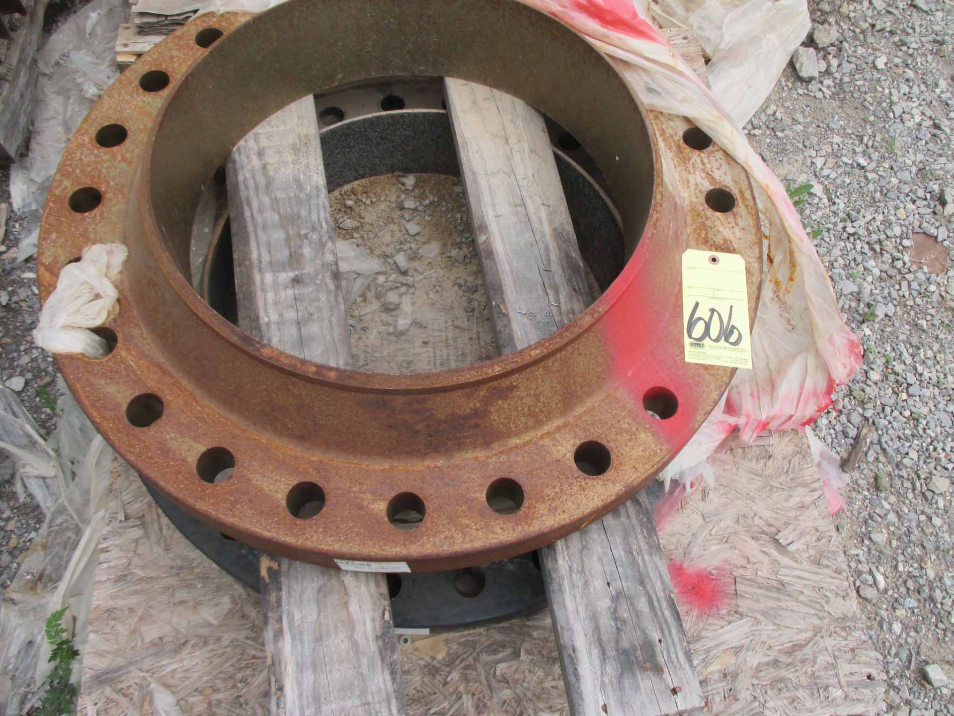 LOT OF APPROX. (2) FLANGE WELD NECK,RF,24"-300#,S80,SA-105,ASME B16.5 (Loading Charge is $20)