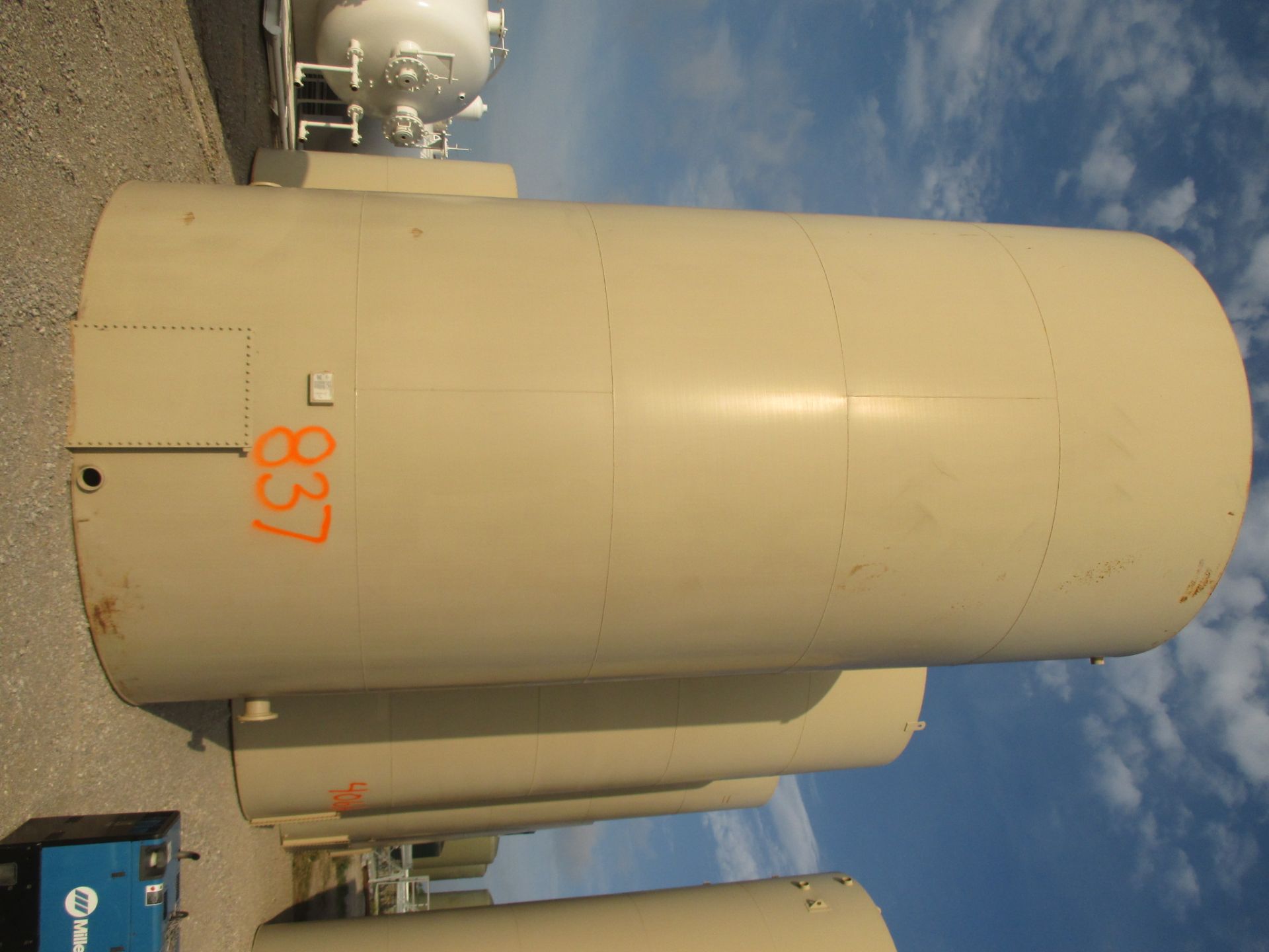 APPROX. (1) STEEL 500 BBL GUN BARREL (Customer Required to Hire Rigger)