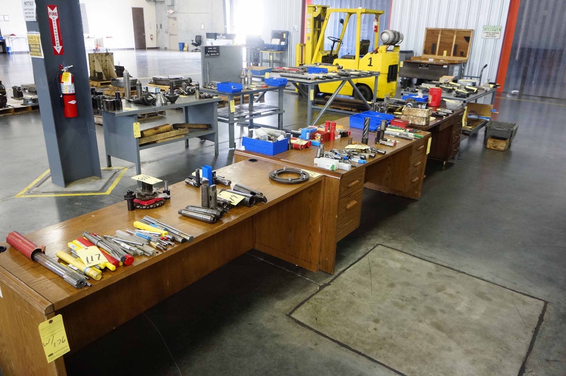 LOT OF: work benches & desks (12) - Image 2 of 2