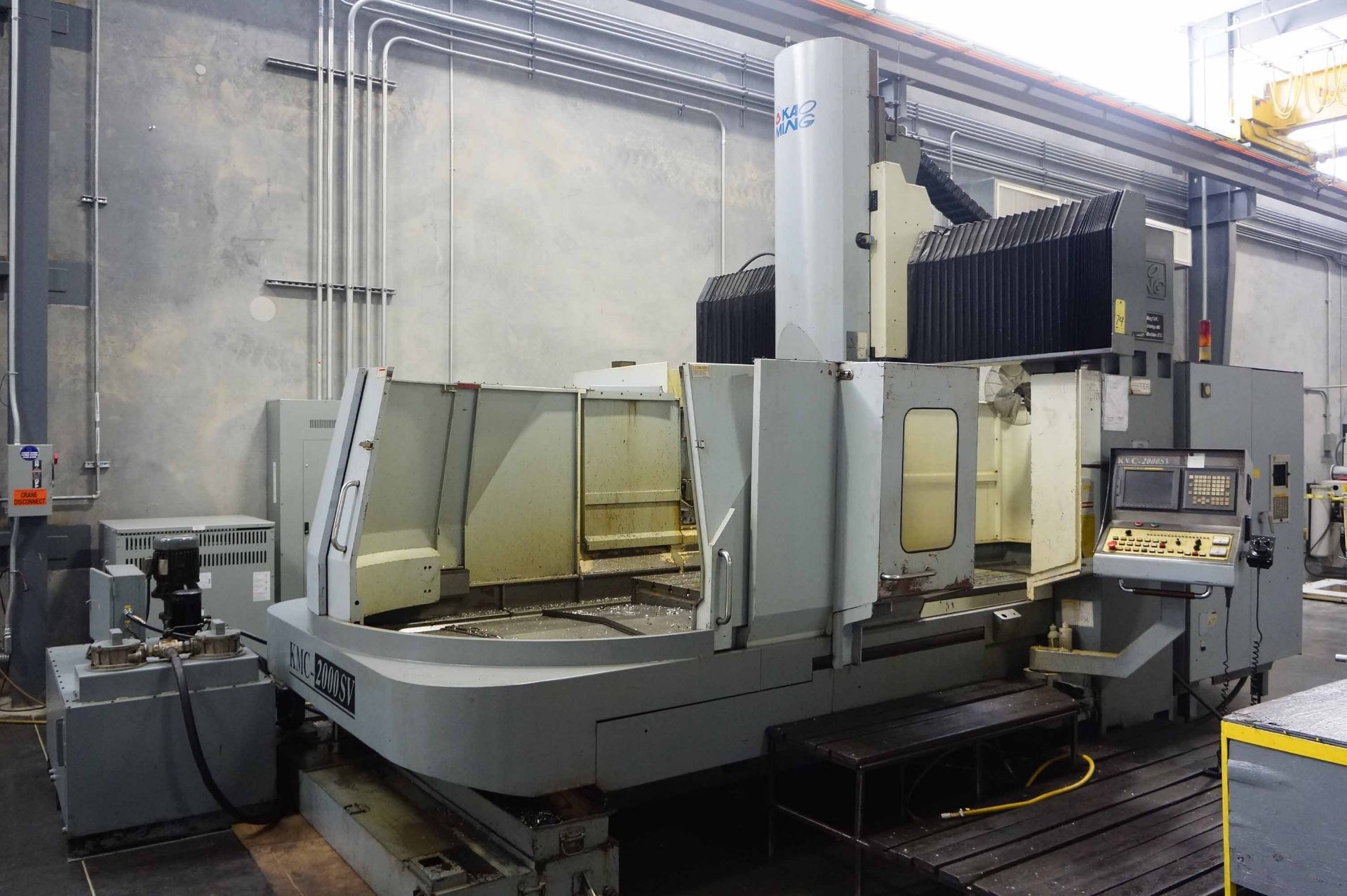 CNC VERTICAL BRIDGE MILL, KAO MING MDL. KMC-2000SV 3-AXIS, new 3/2005, Fanuc 18i-MB CNC control, 59"